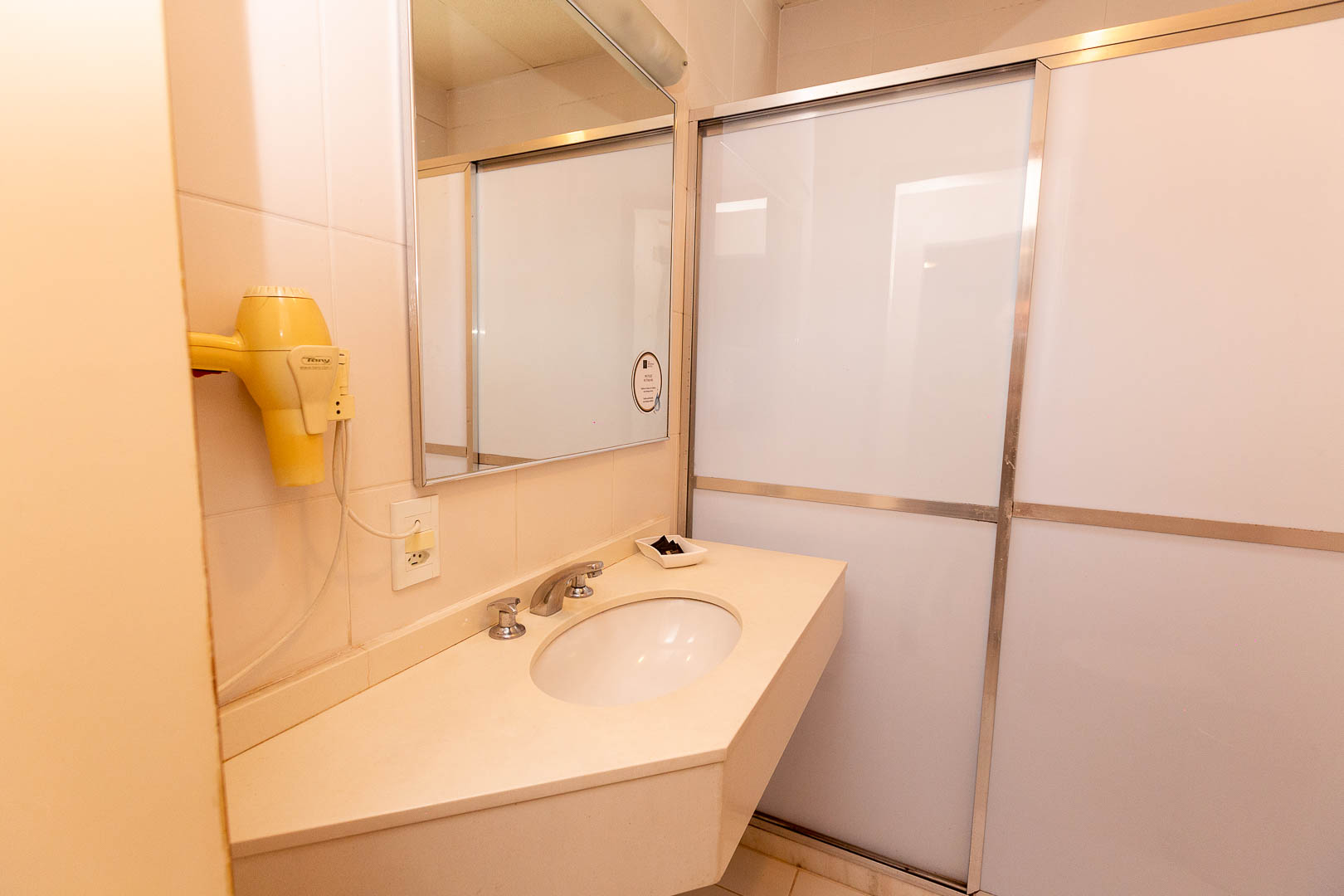 Twin Three Bedrooms One Bathroom