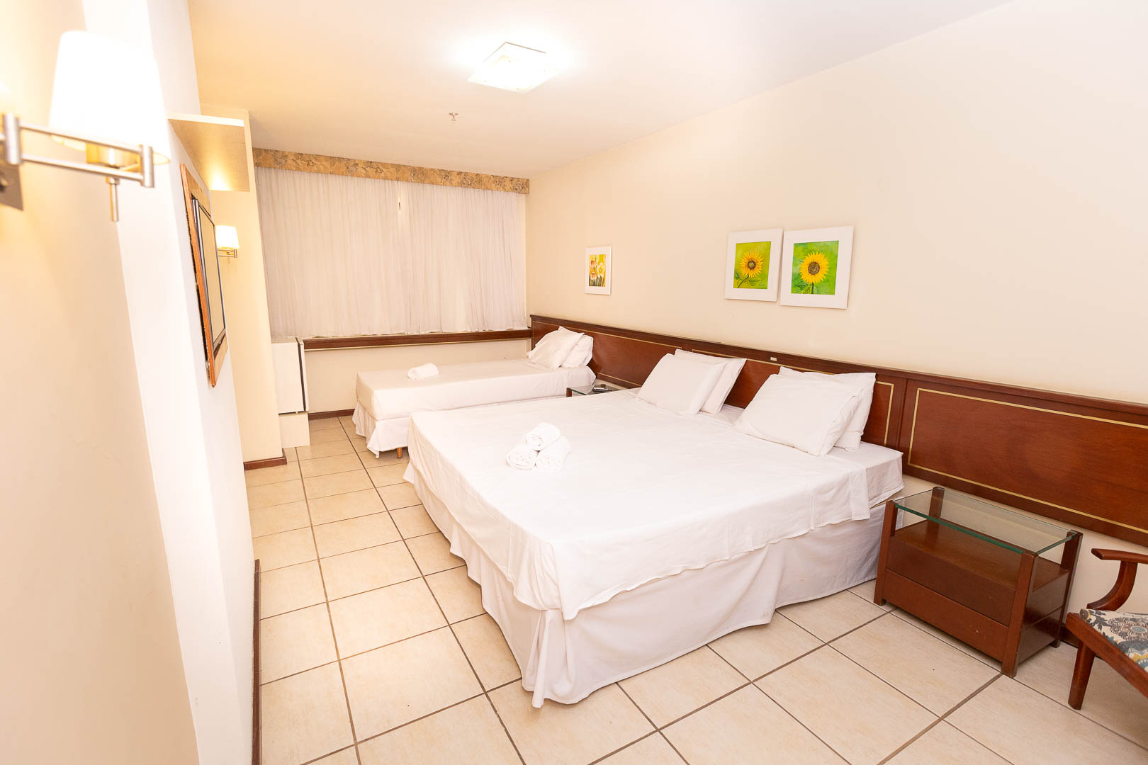 Twin Three Bedrooms One Bathroom