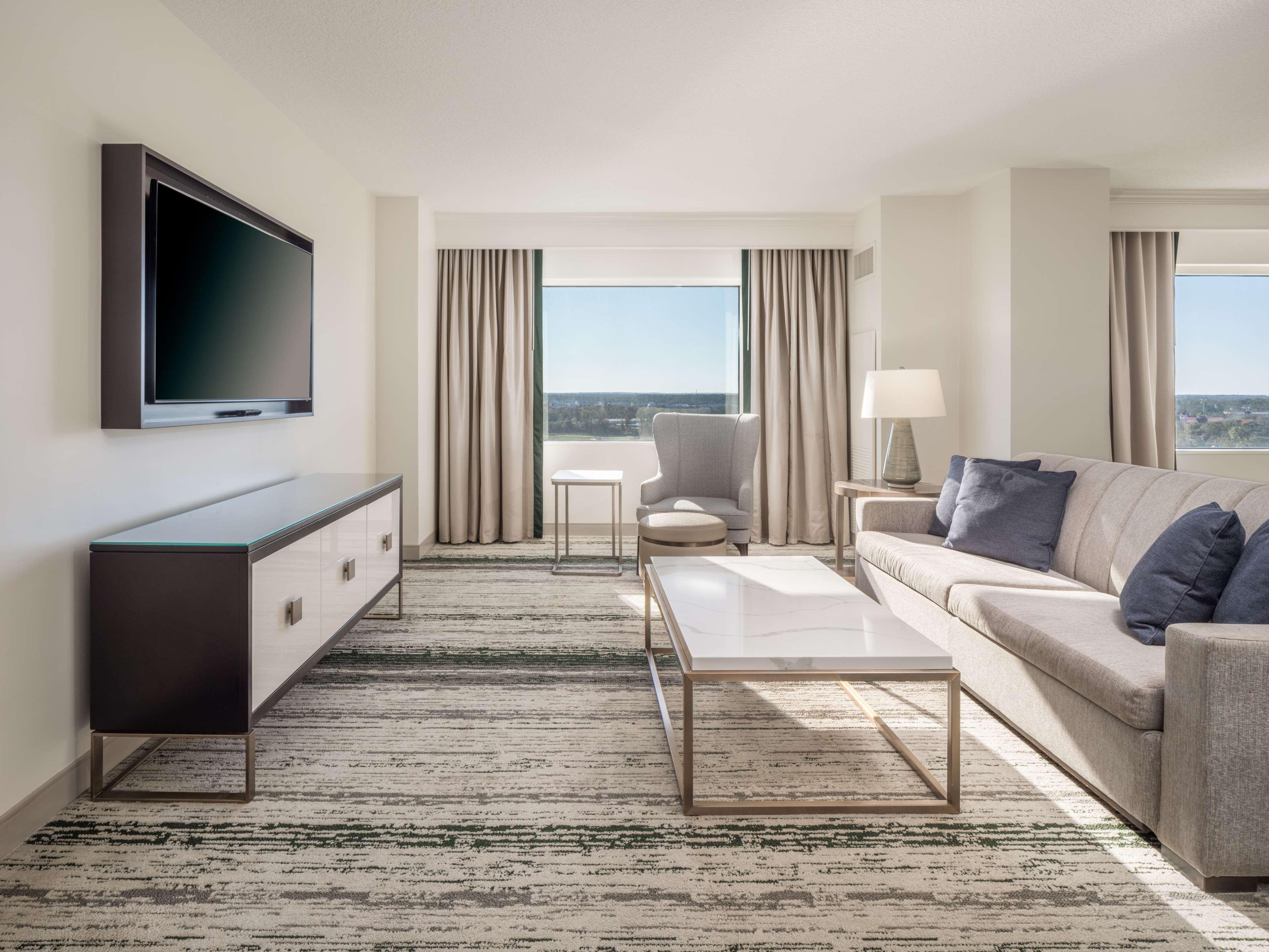 Suite King Size Bed