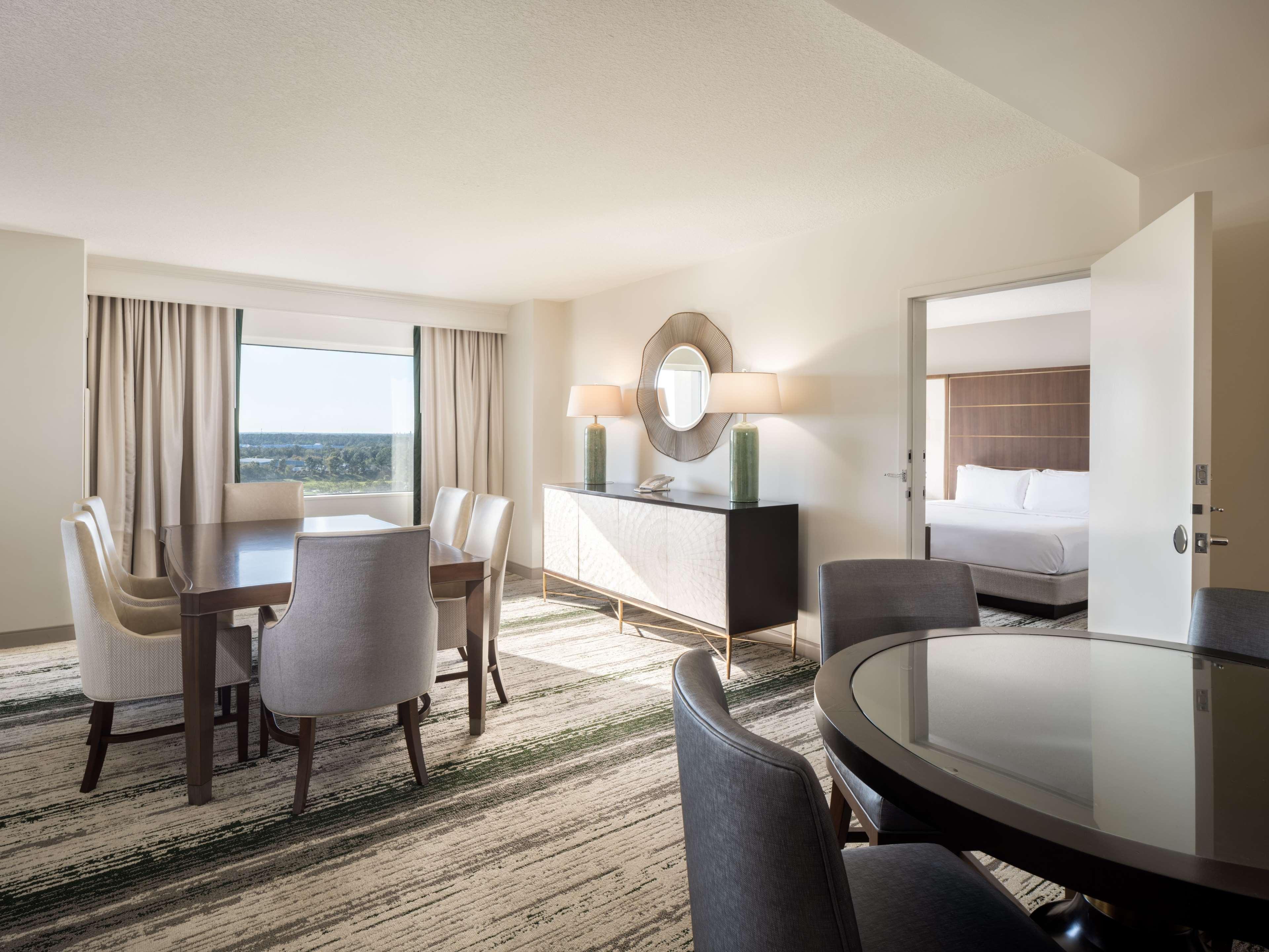 Suite King Size Bed