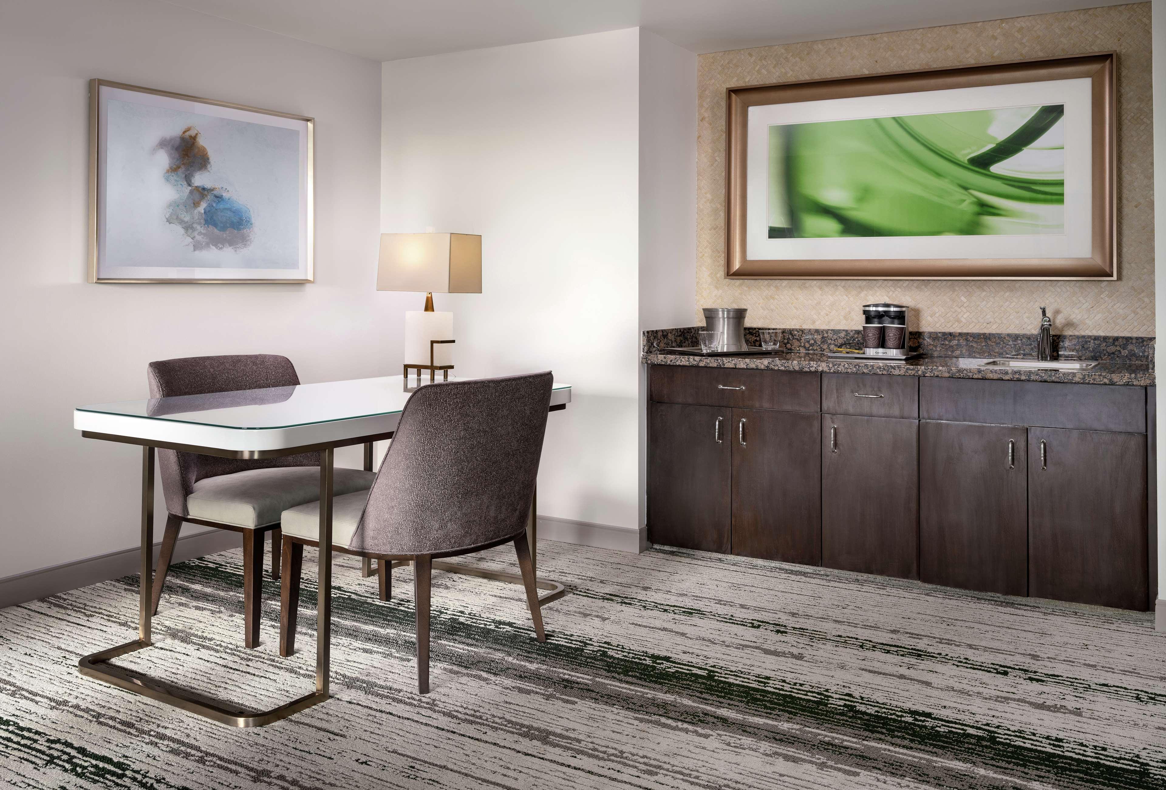 Suite King Size Bed