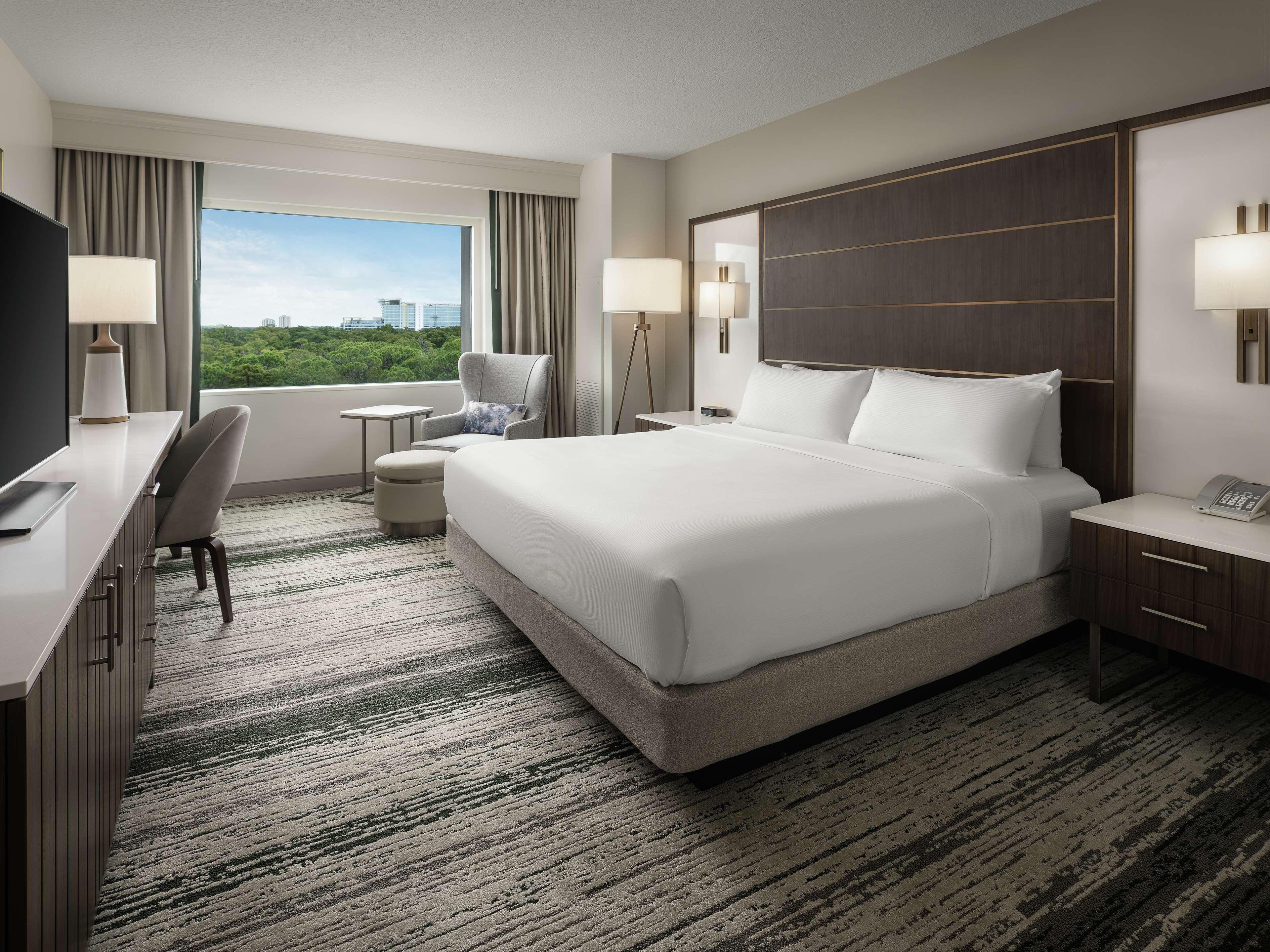Suite King Size Bed