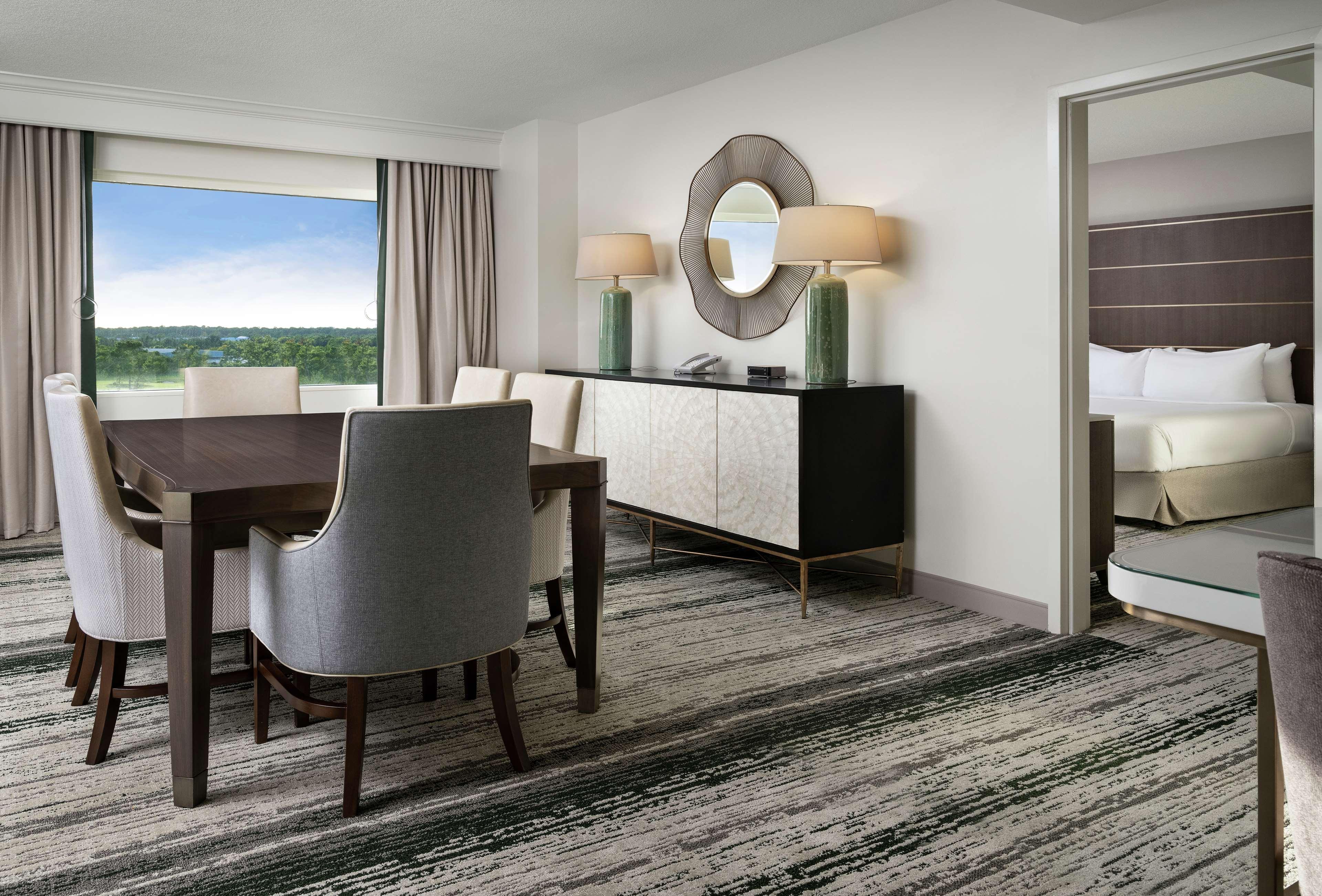 Suite King Size Bed