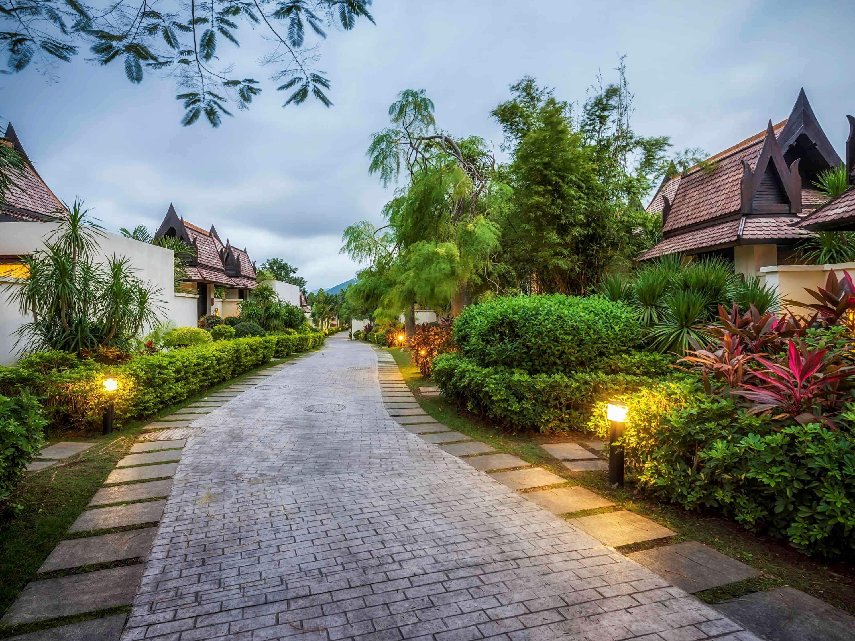 Villa Pool View King Bed