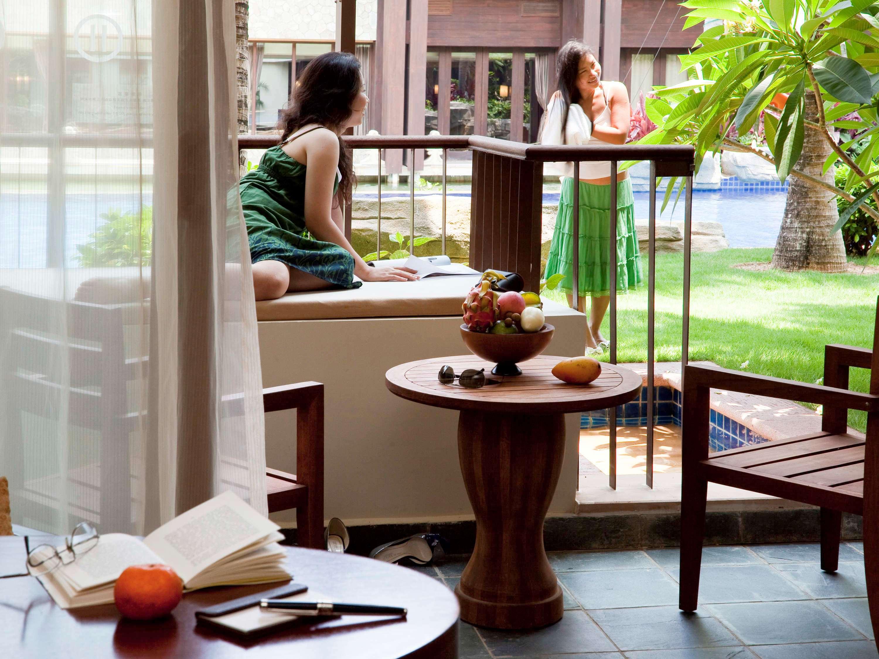 Family Room Deluxe Pool View