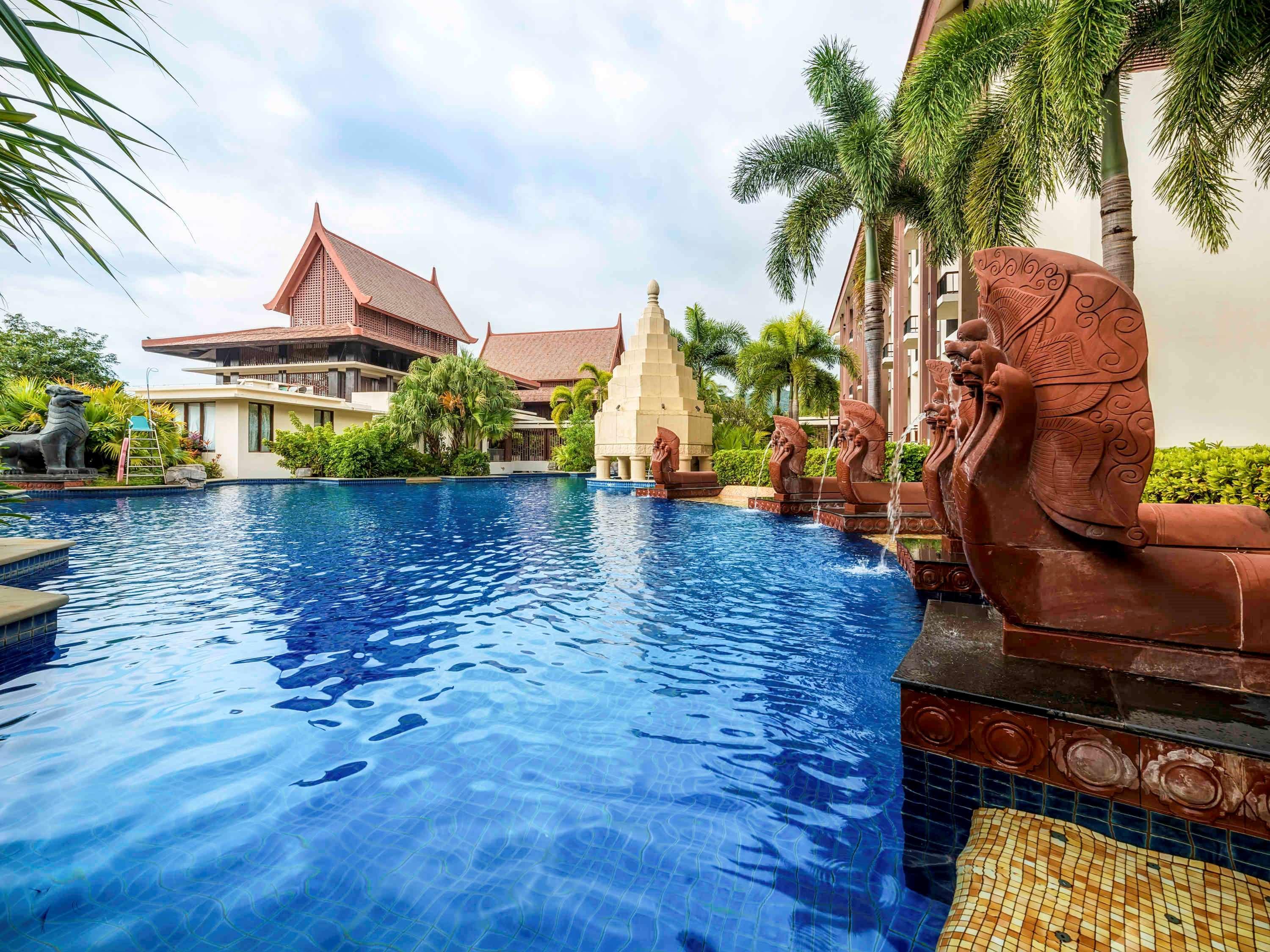 Family Room Pool View Two Bedrooms