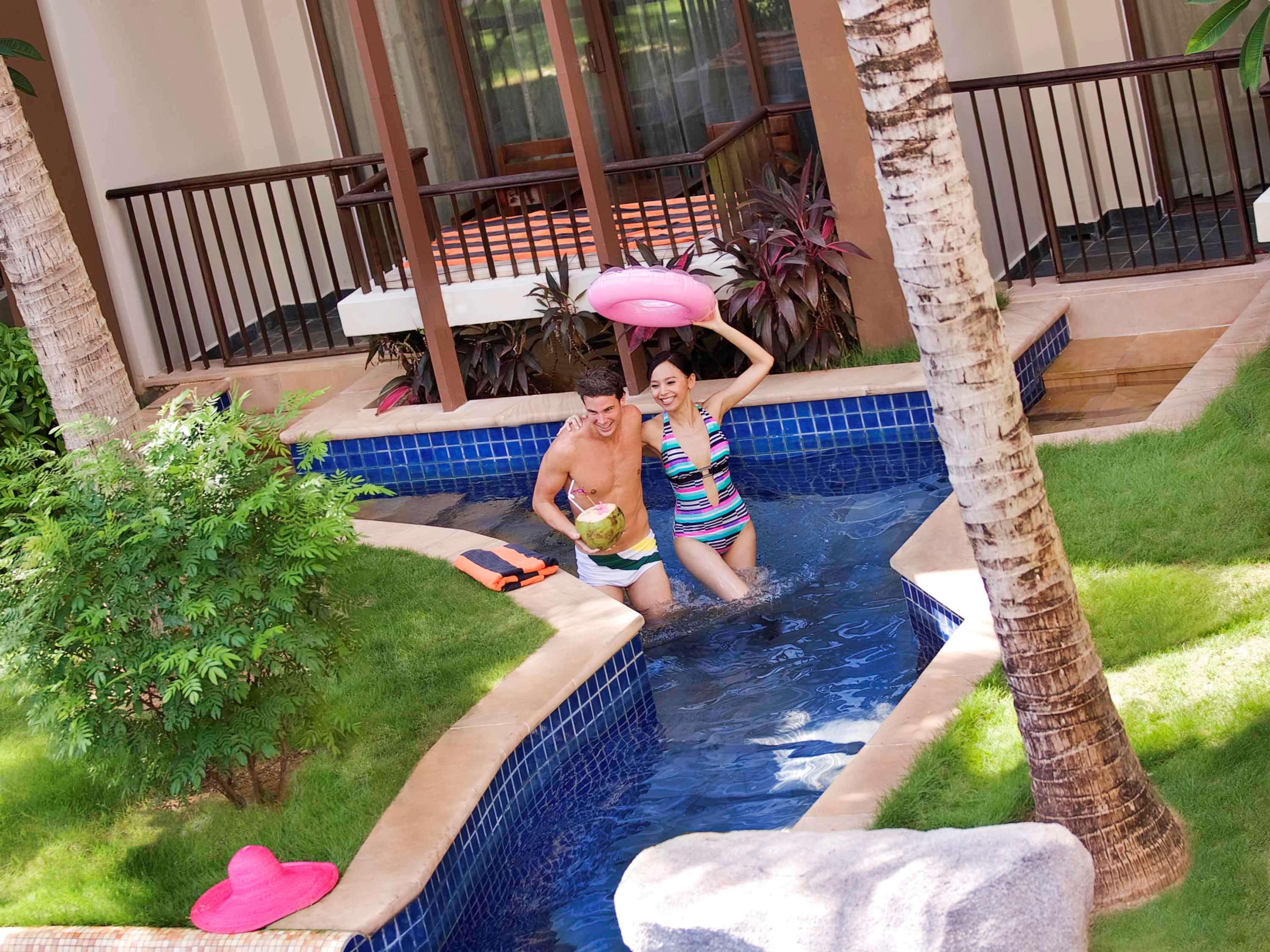 Family Room Deluxe Pool View