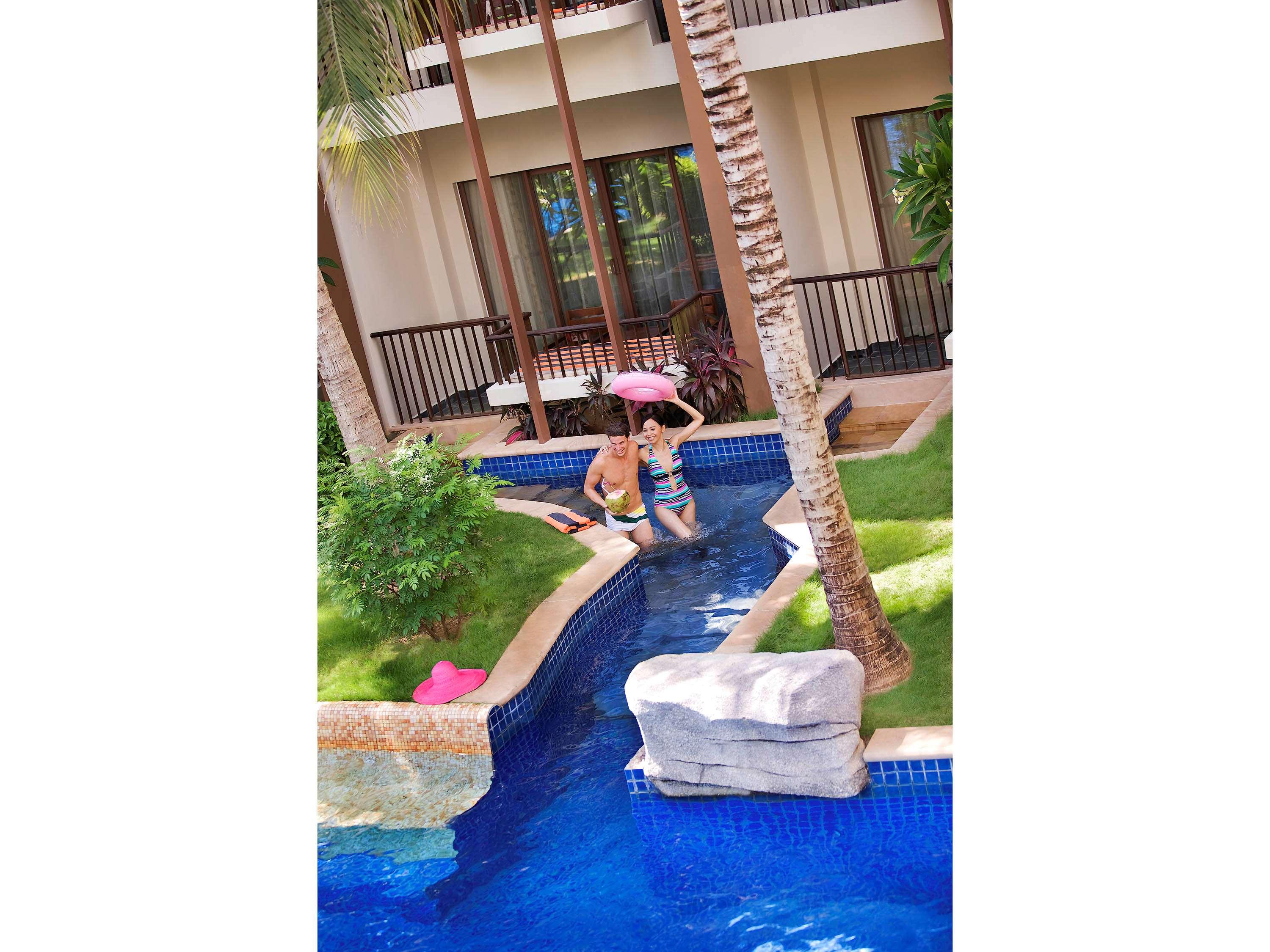 Twin Deluxe Pool View