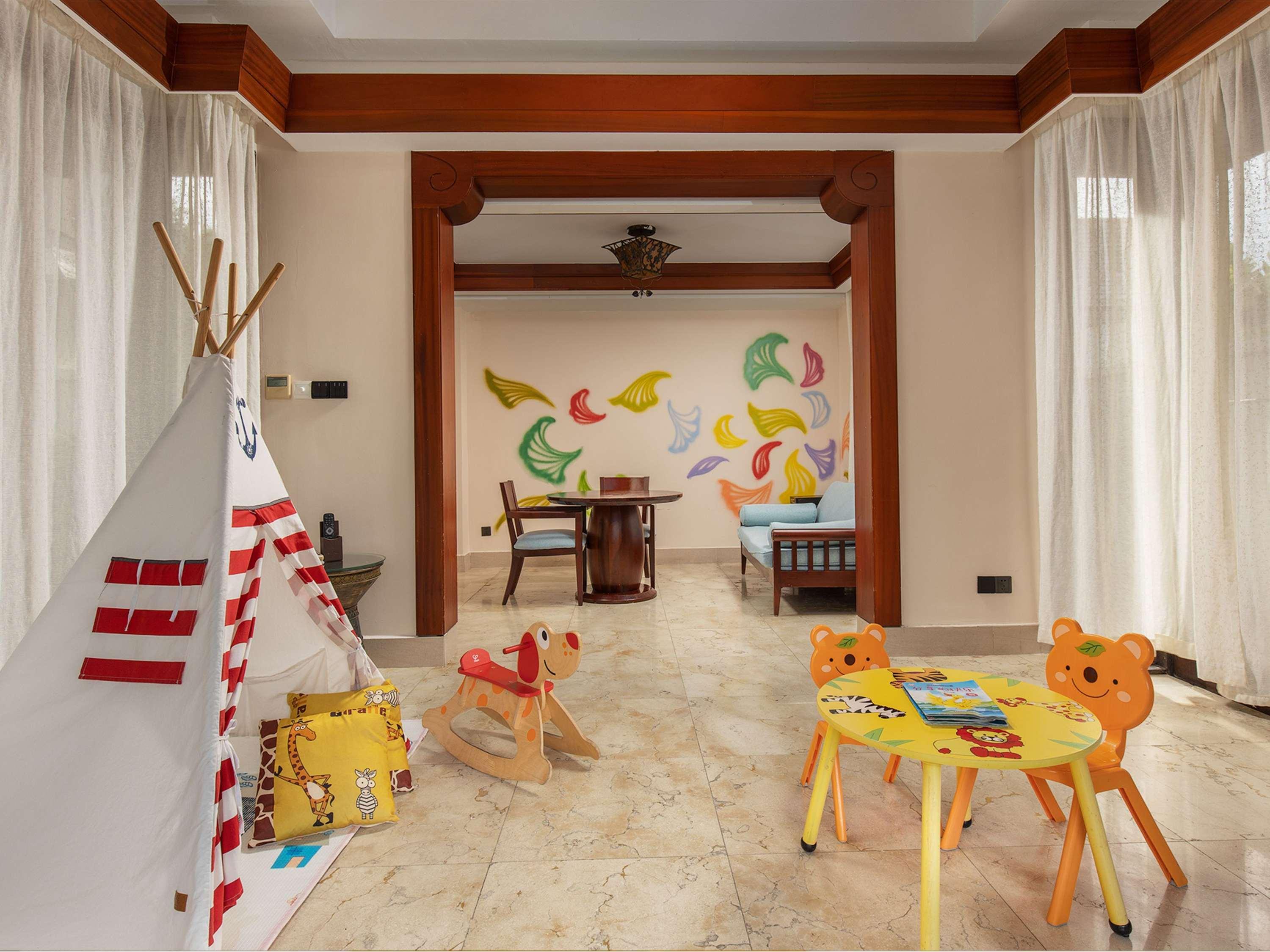 Villa Pool View King Bed