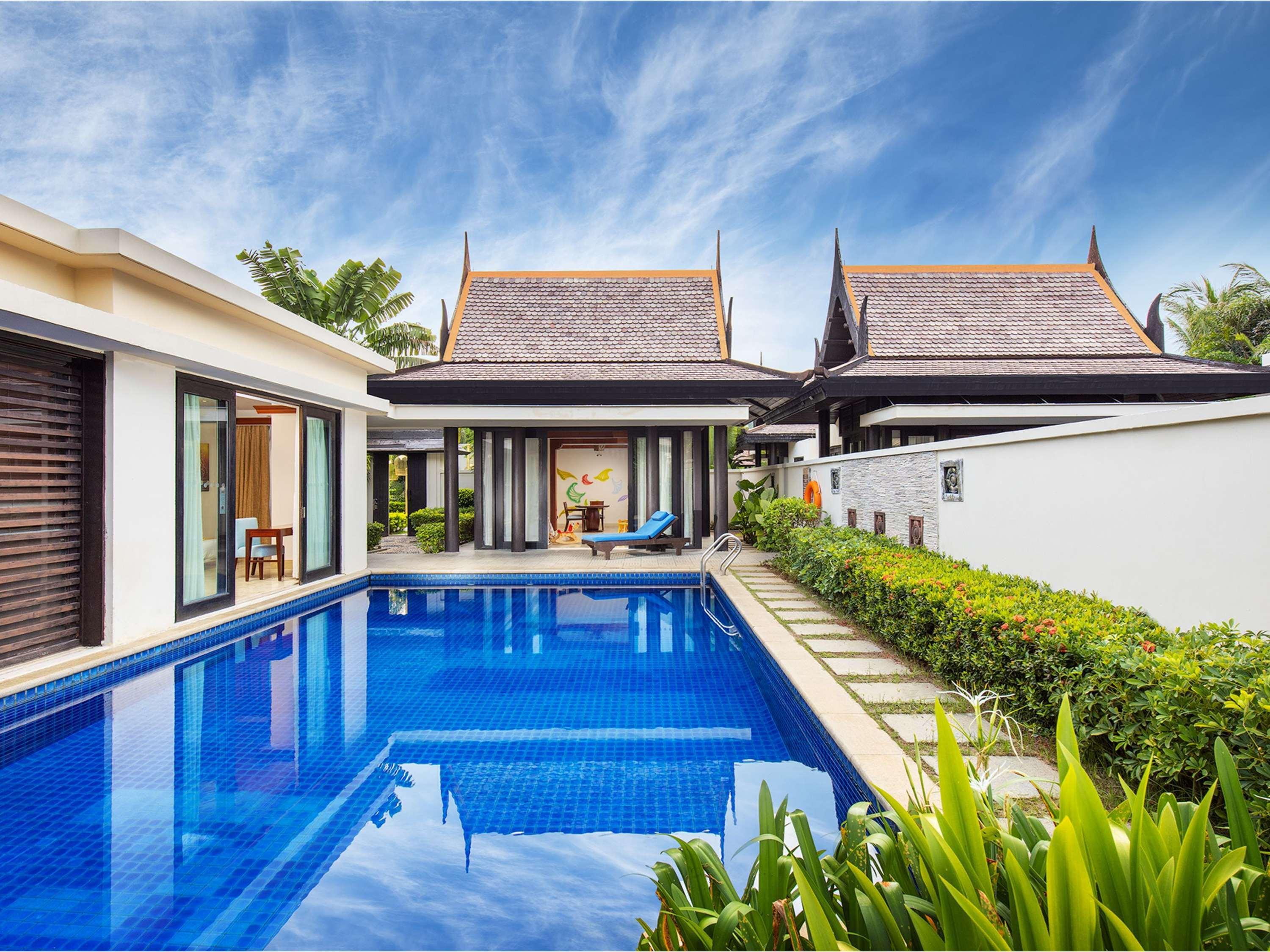 Villa Pool View King Bed