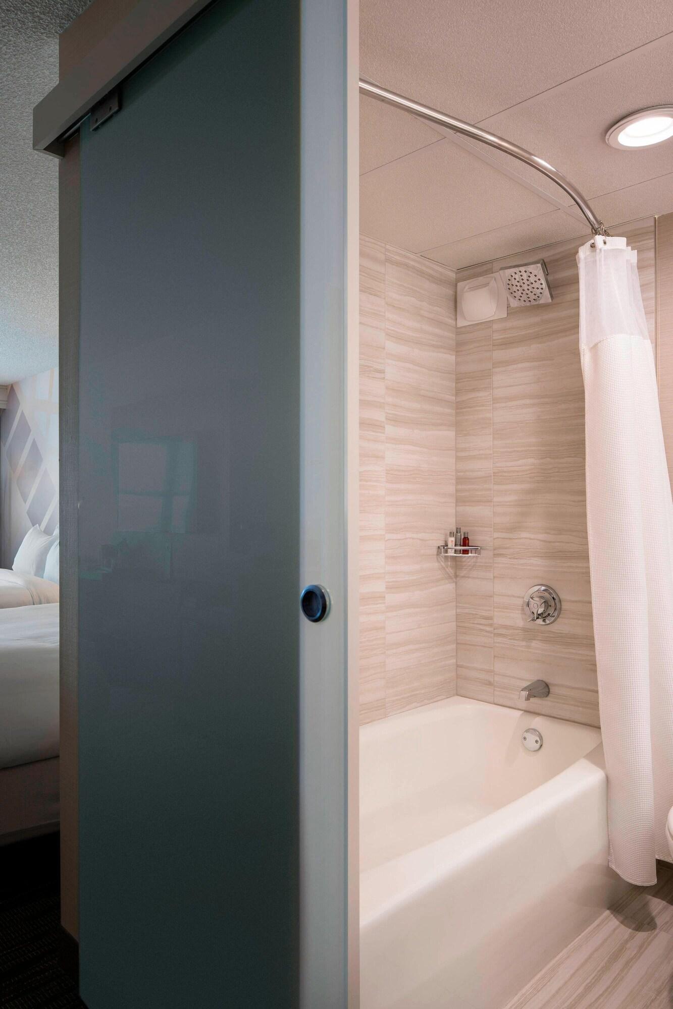 Double Bay View King Bed