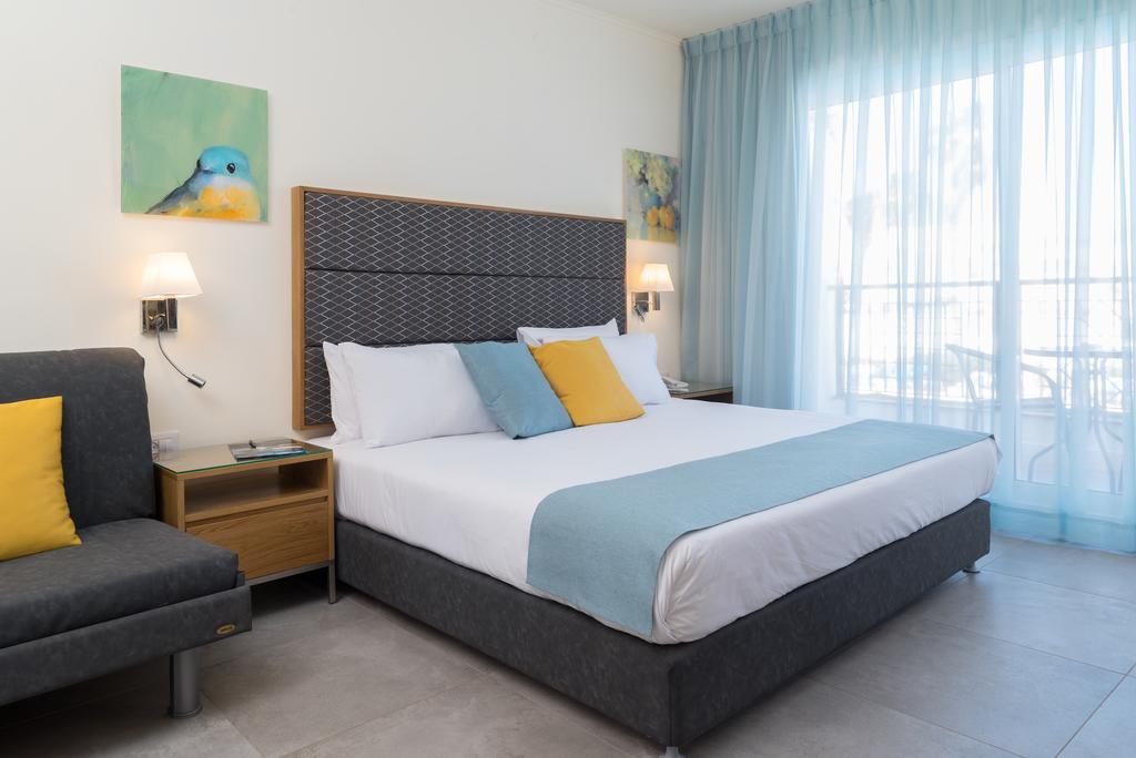 Single Superior Pool View