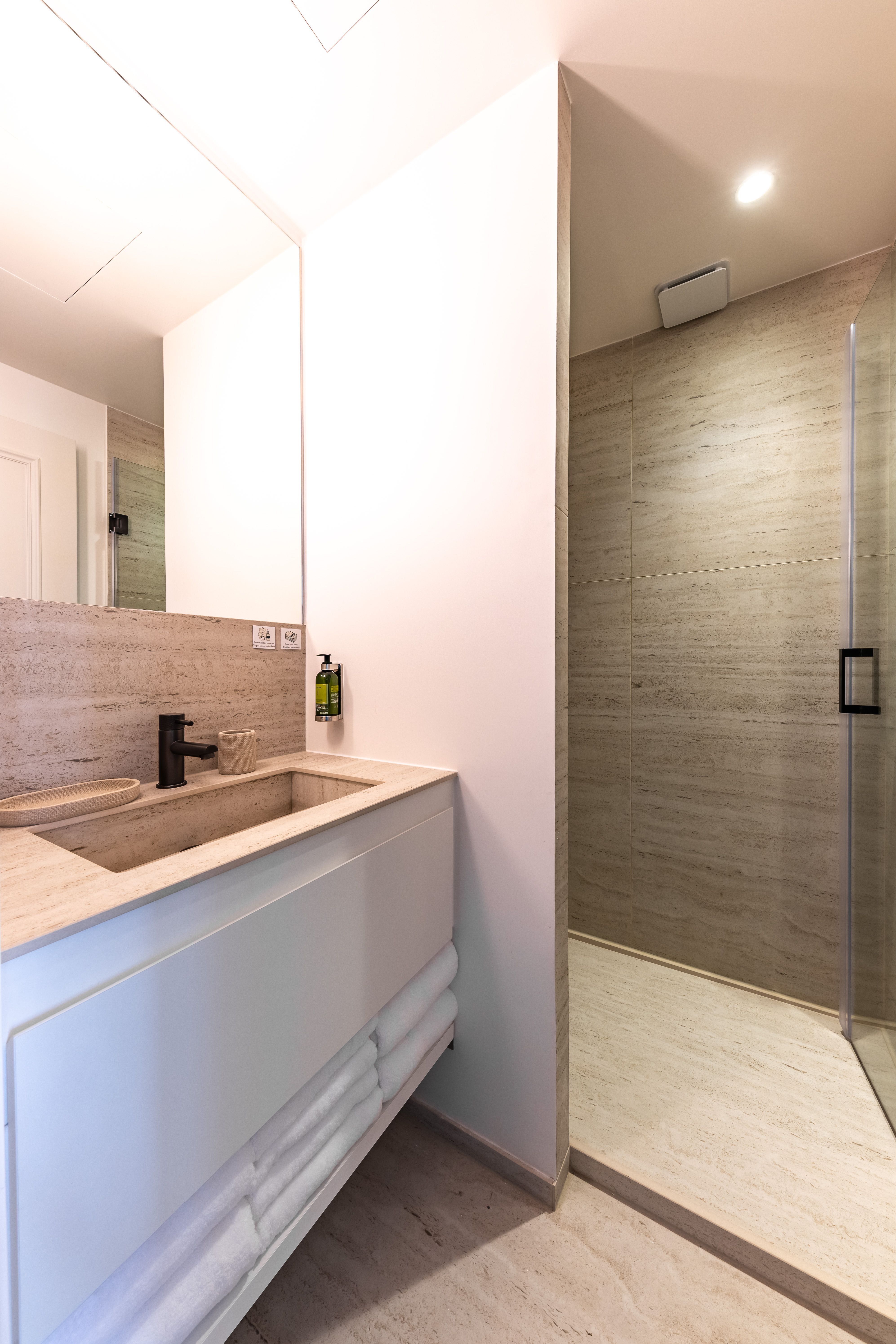 Apartment Connecting Room