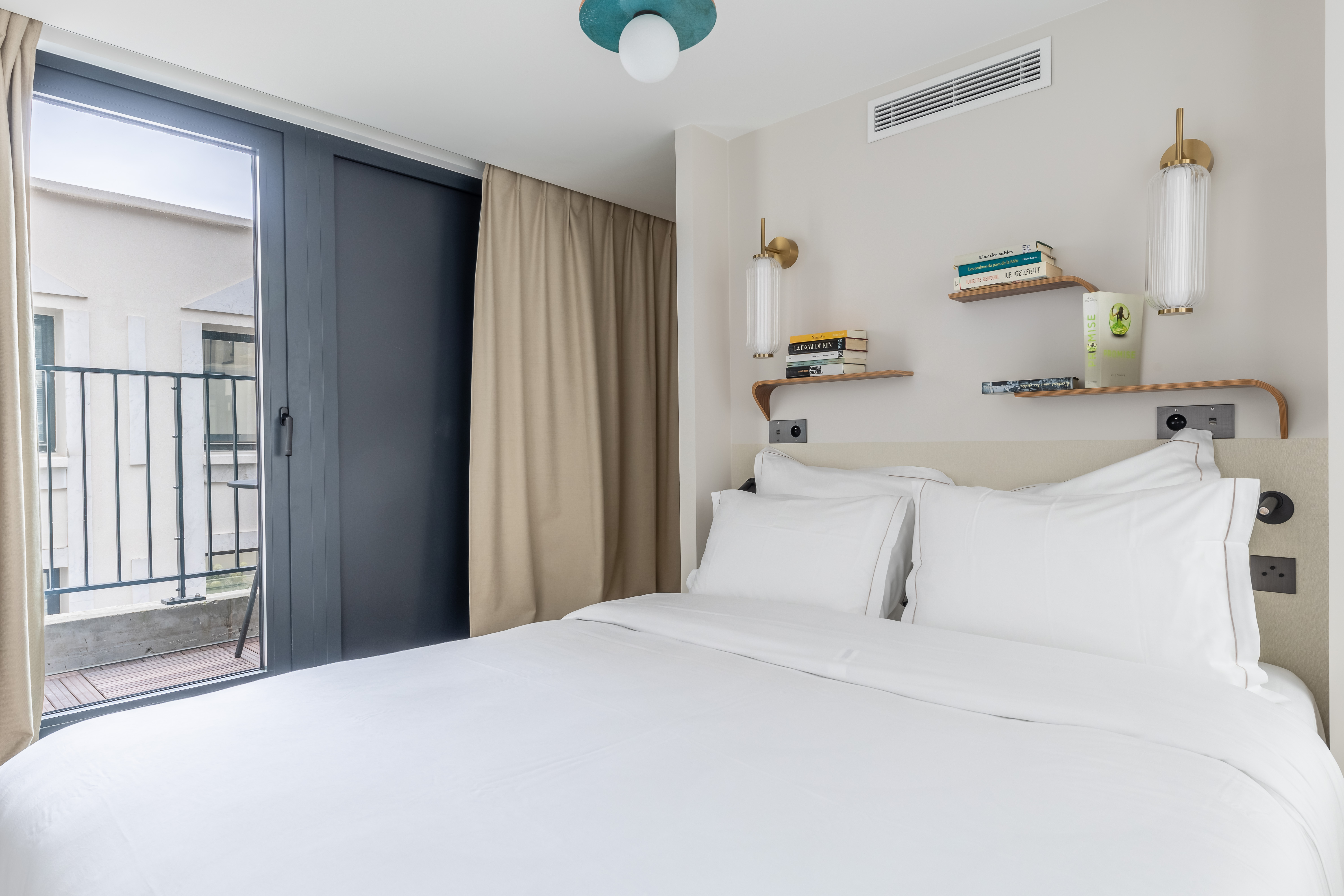 Apartment Connecting Room