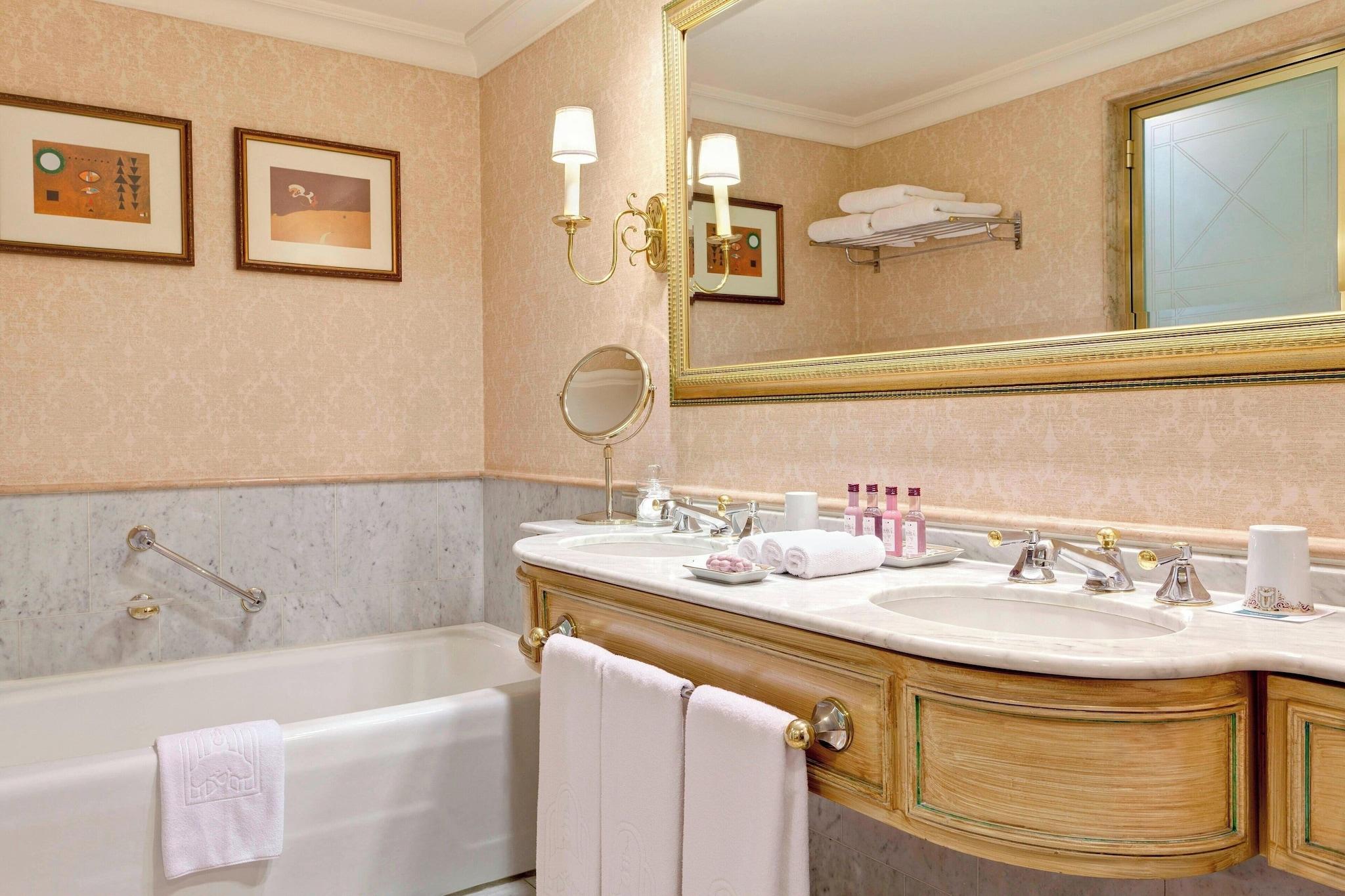 Twin Deluxe Two Beds