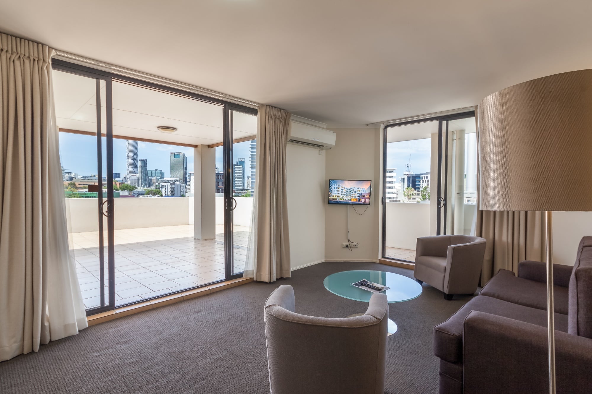 Apartment One Bedroom Two Bathrooms