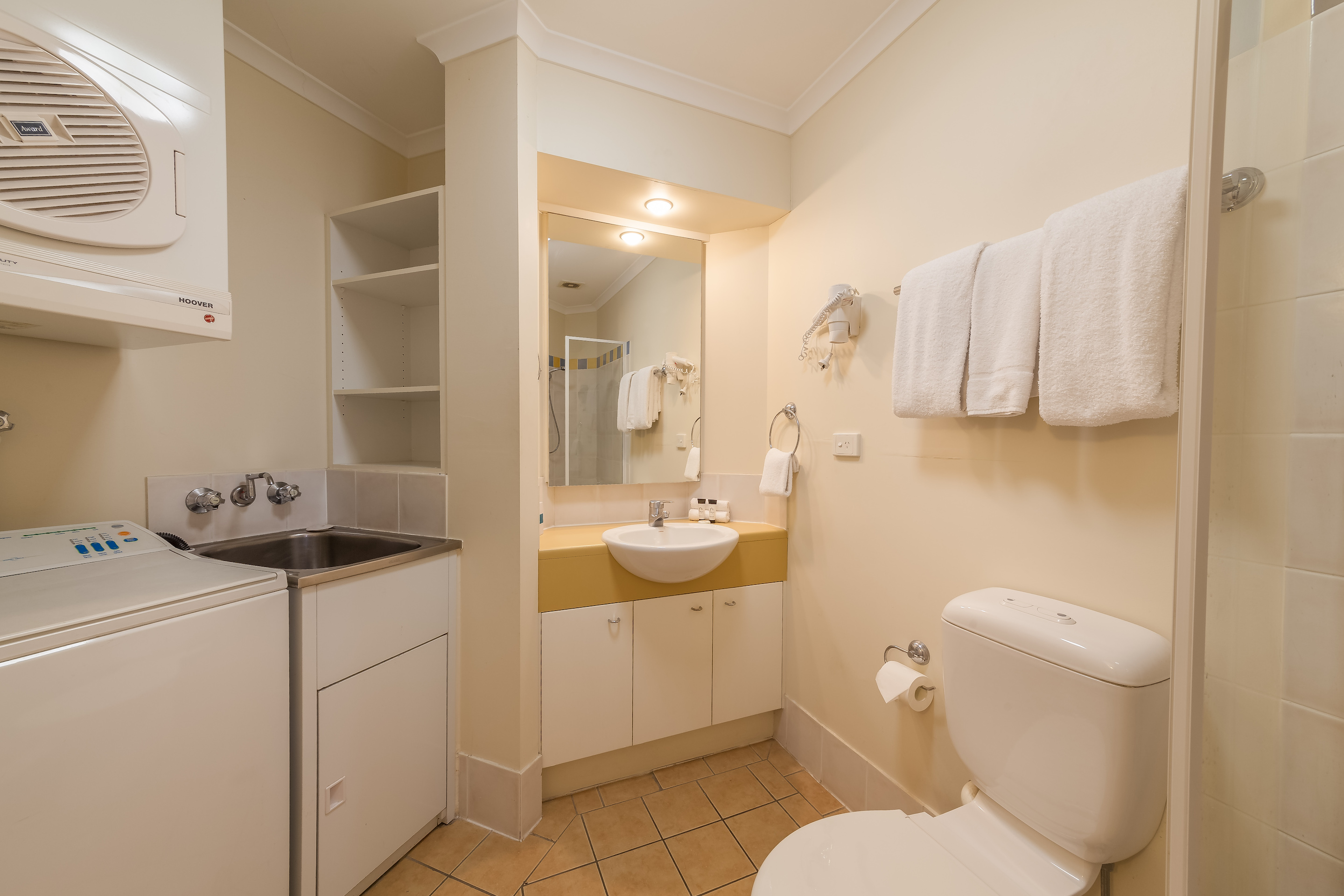 Apartment One Bedroom Two Bathrooms