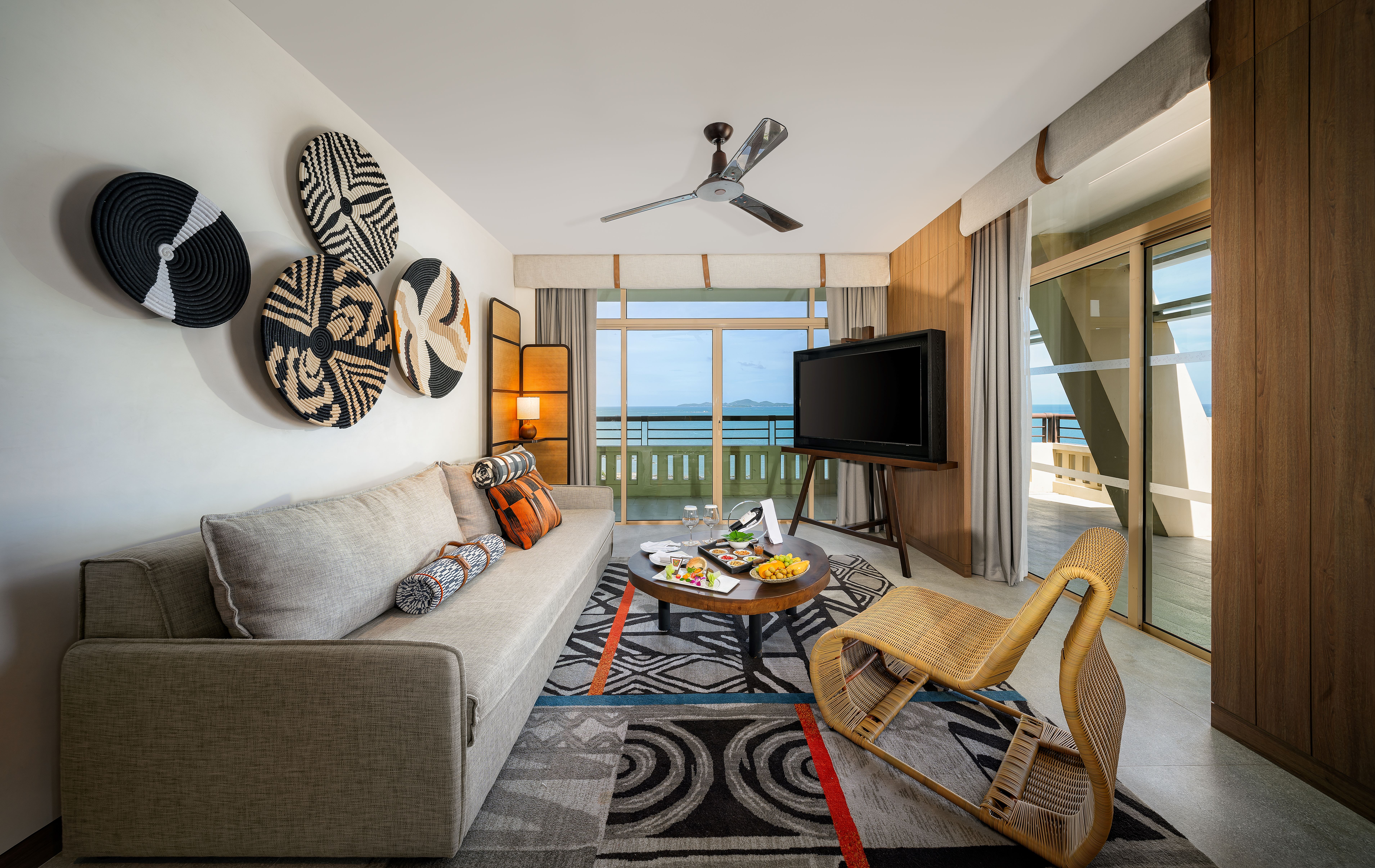 Family Room Club King Bed