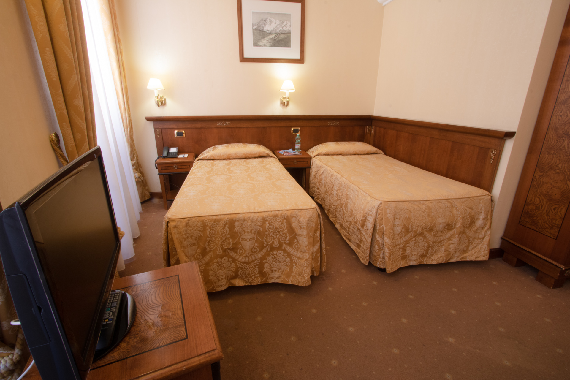 Double or Twin Standard