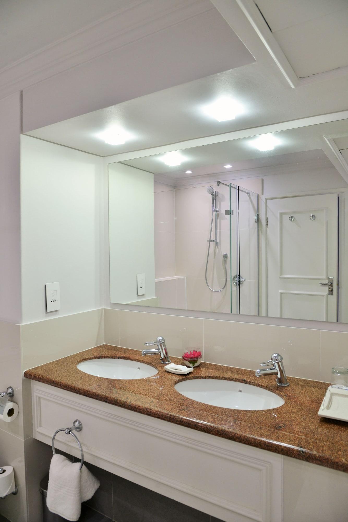 Twin Partial Sea View