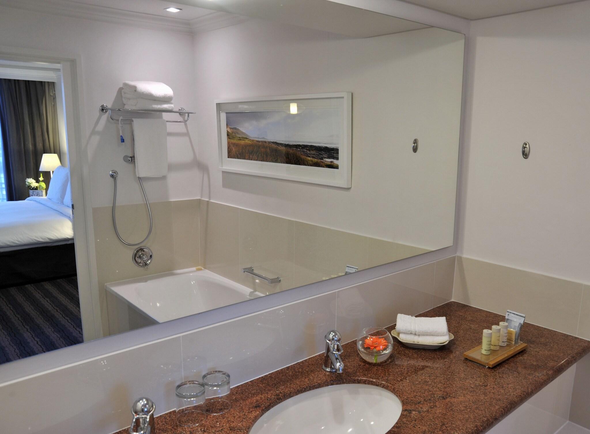 Twin Partial Sea View