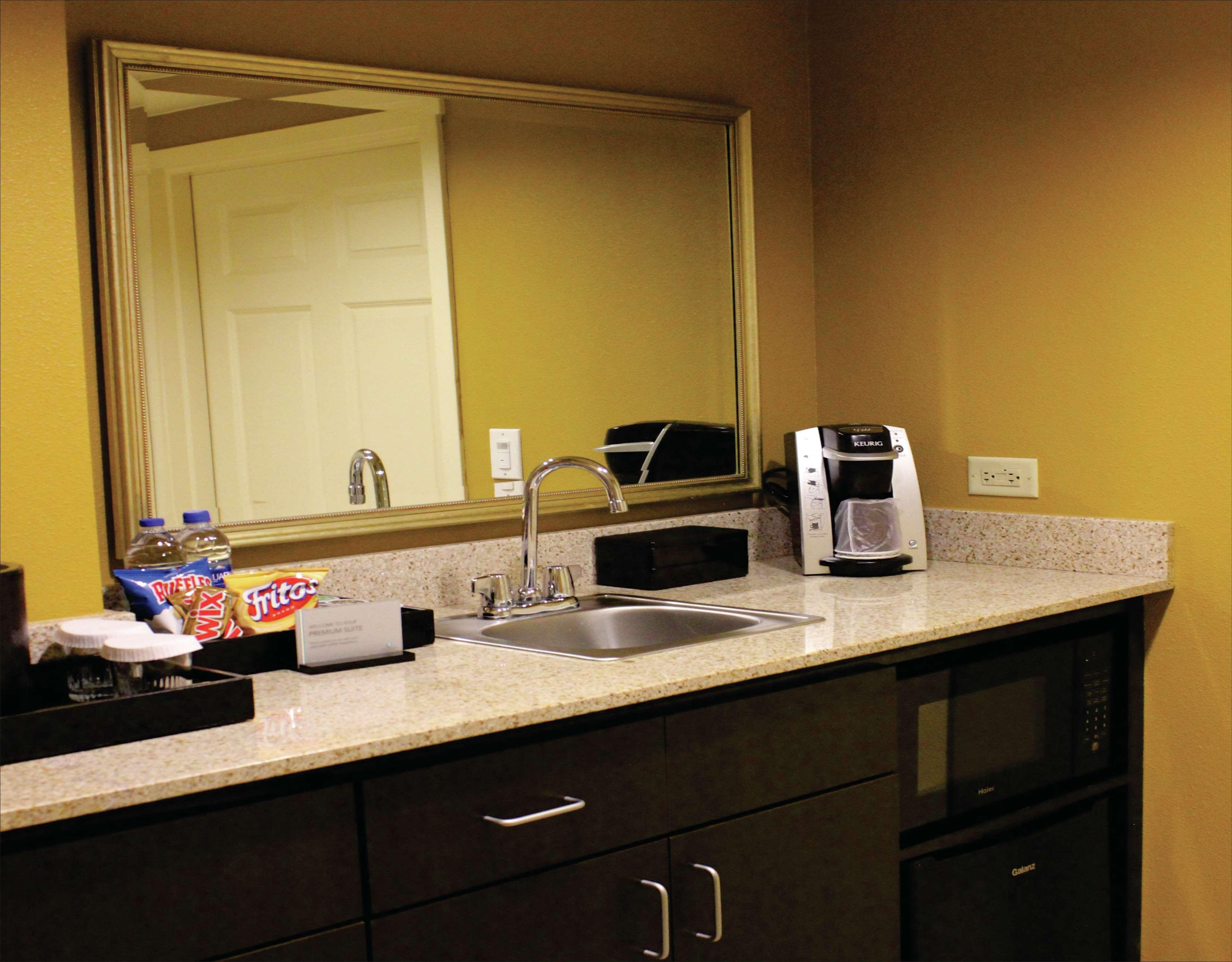 Suite Two Double Beds Non Smoking