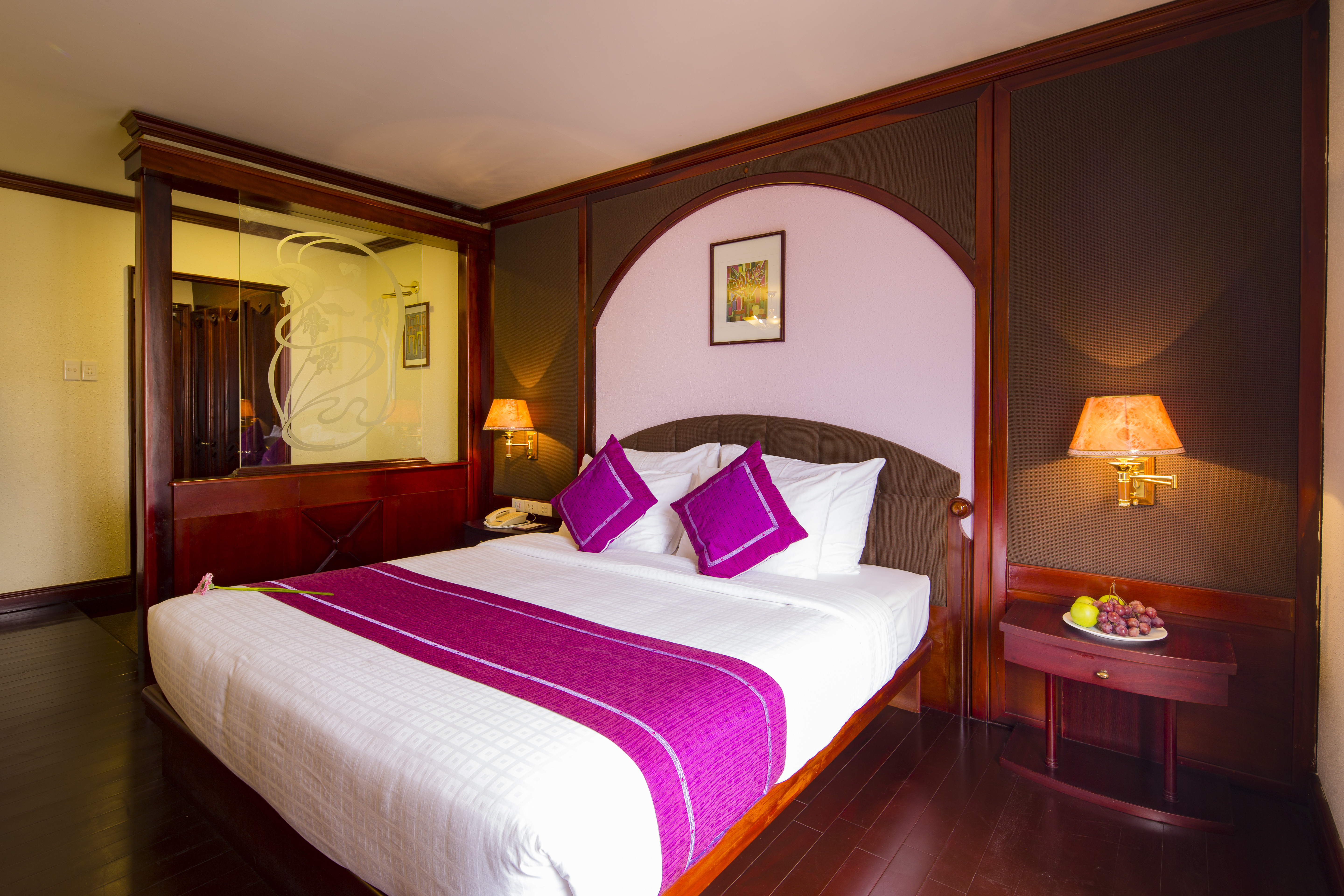 Double Deluxe City View King Bed