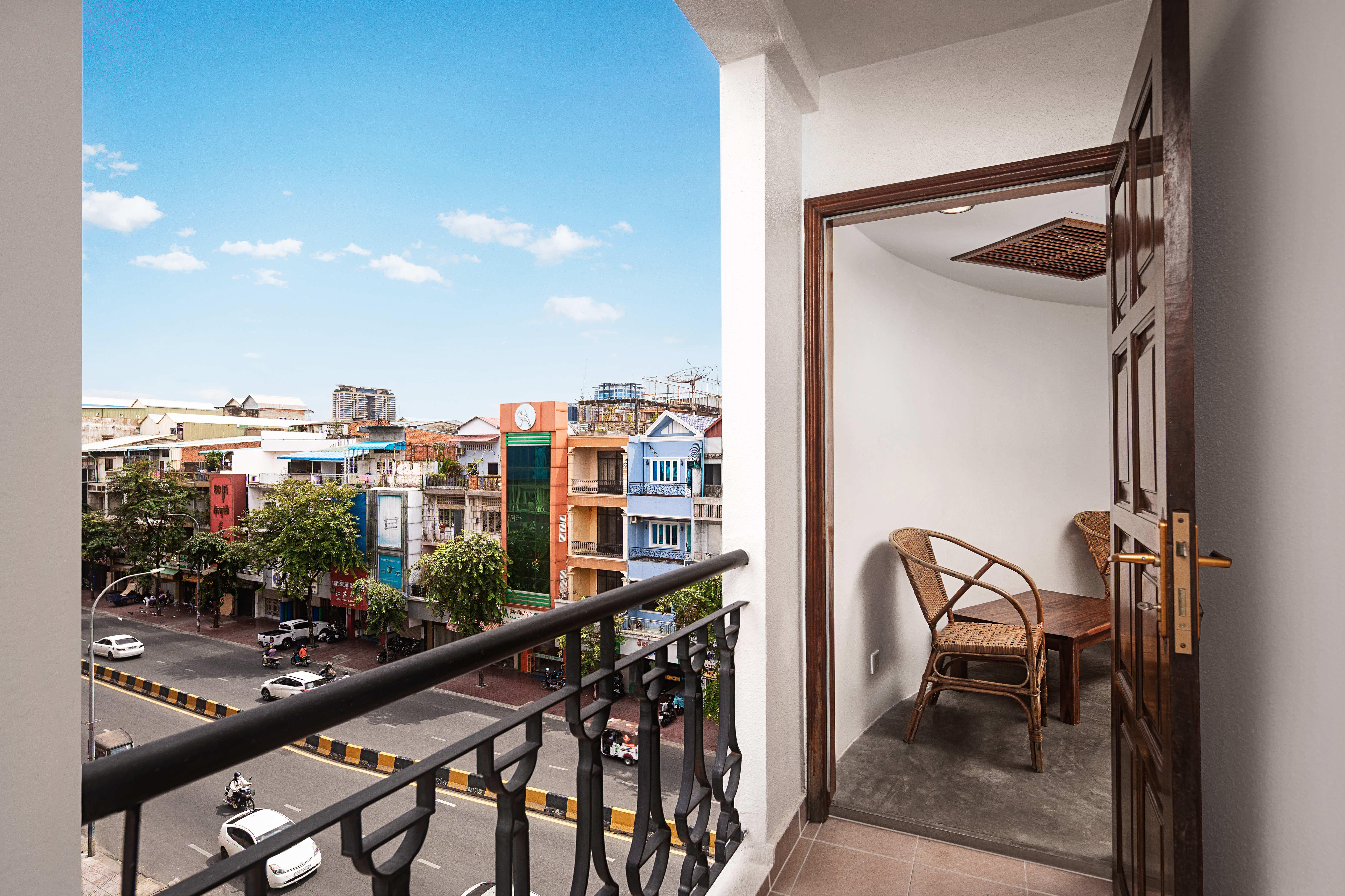 Twin Deluxe City View