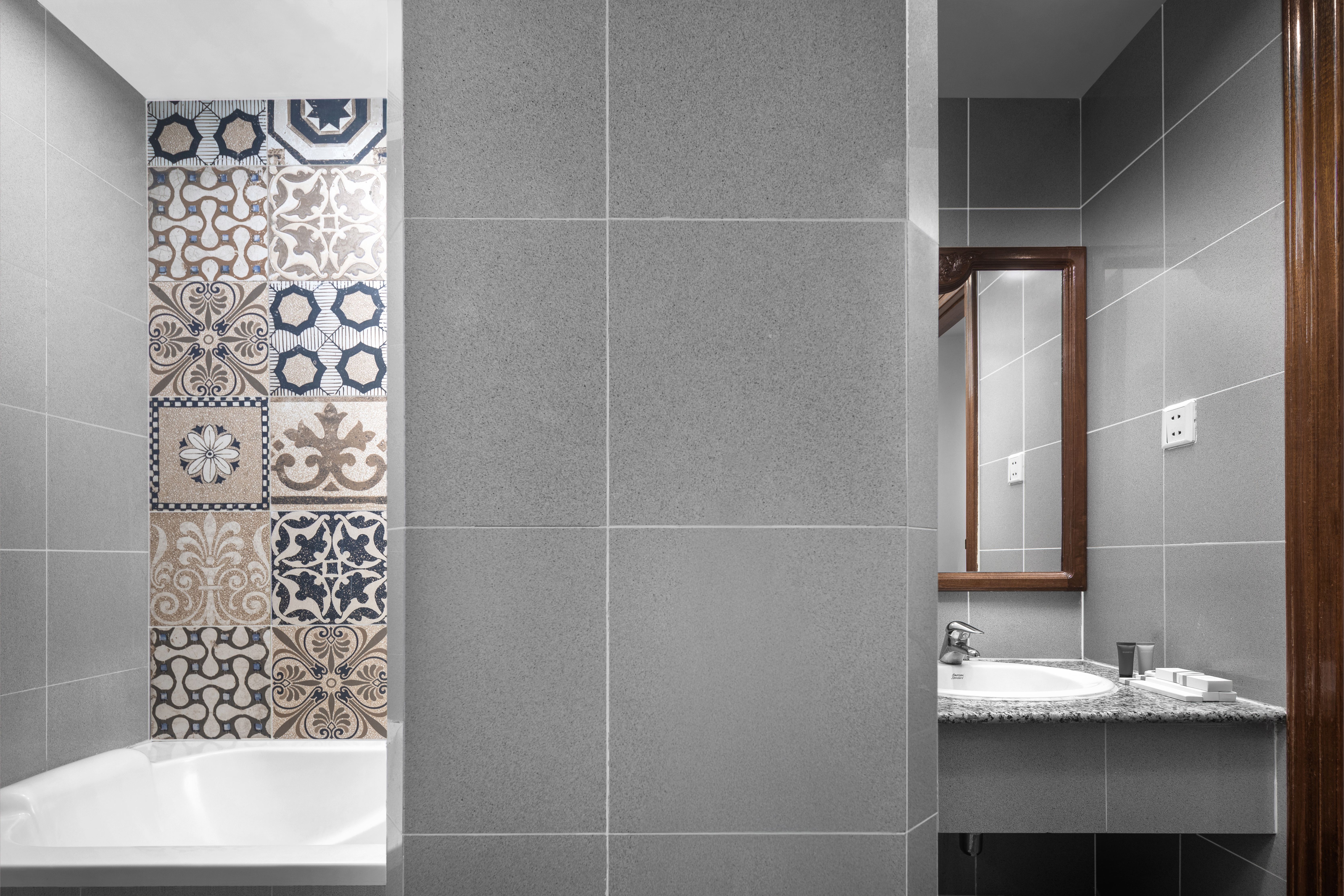 Twin Deluxe City View