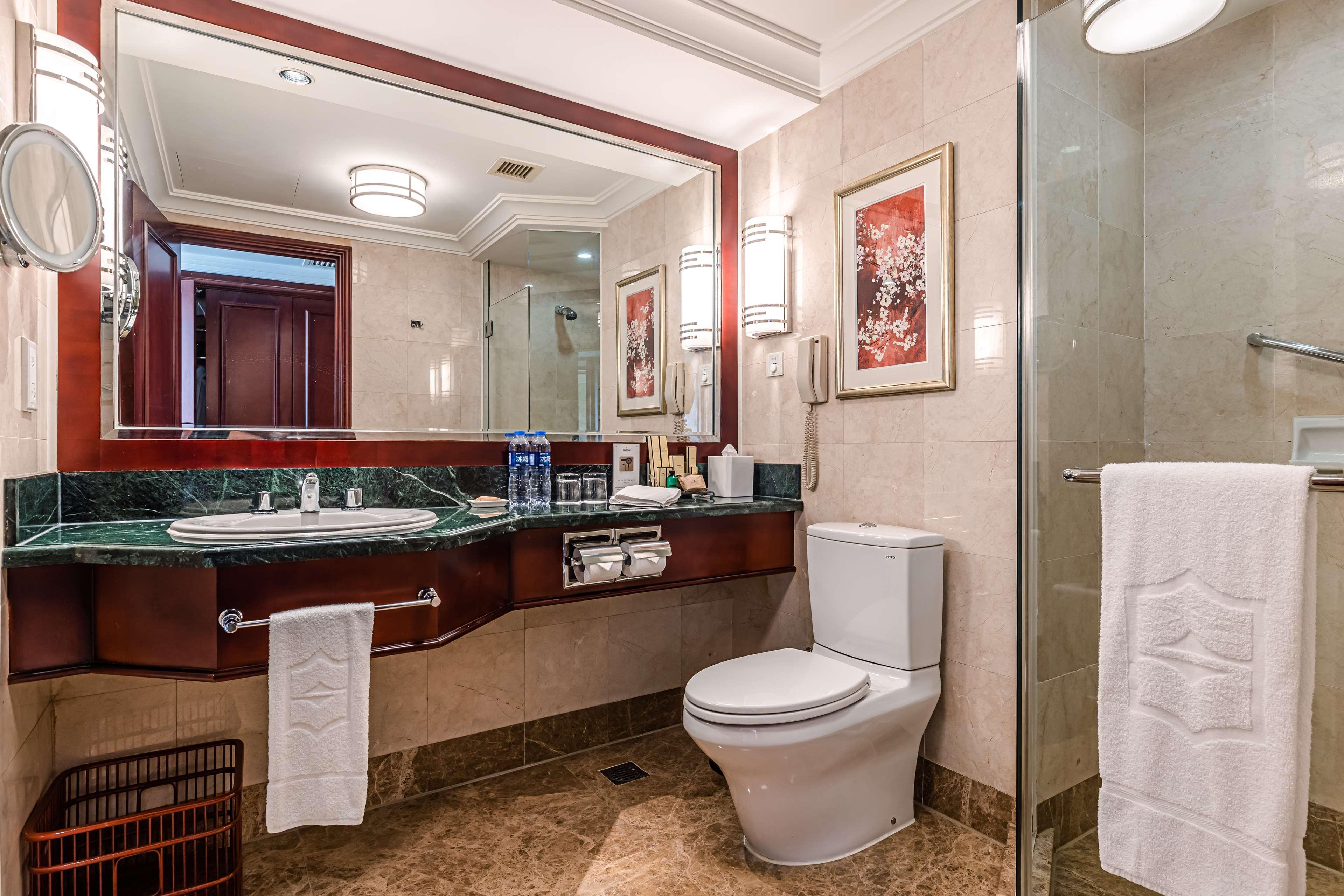 Double Club King Bed