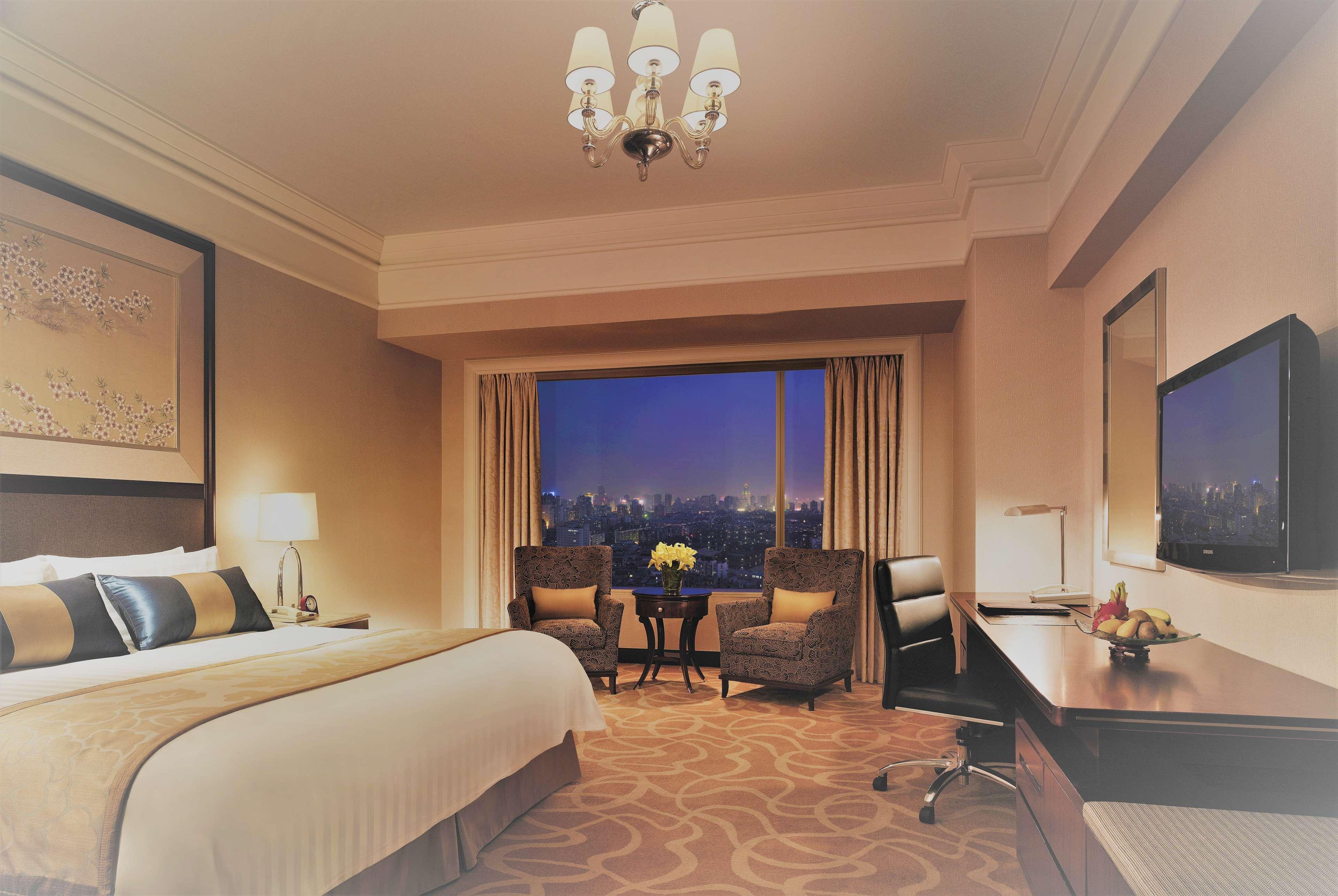 Double Club King Bed