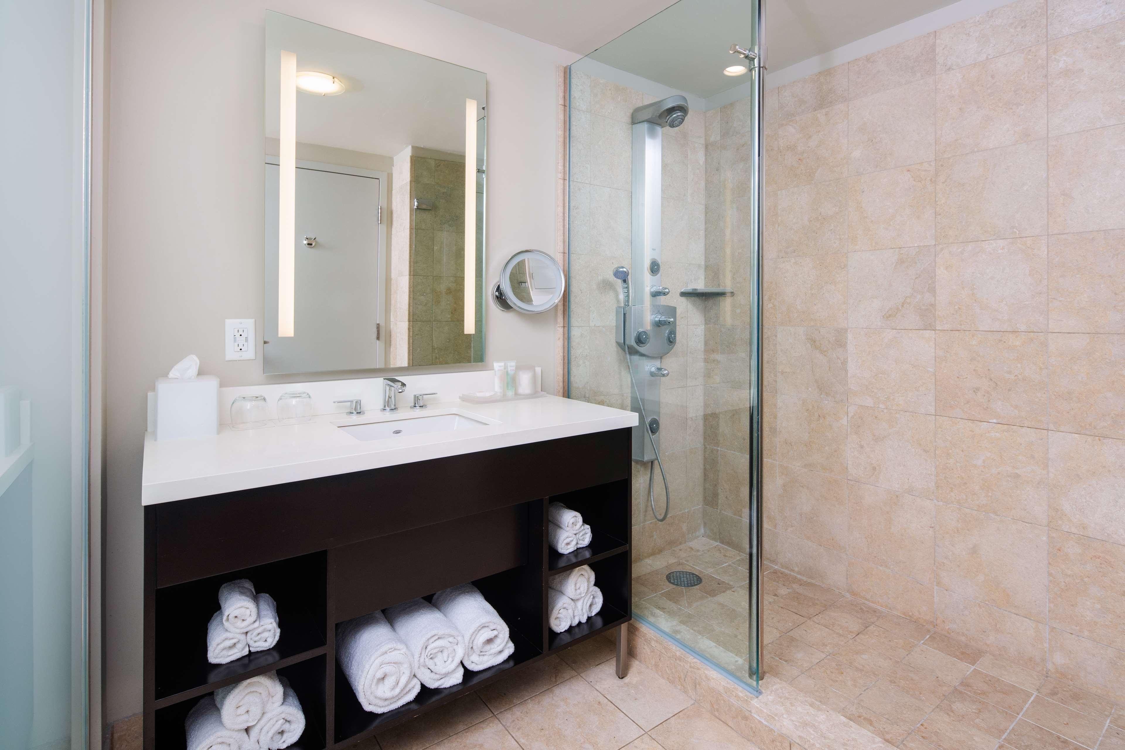 Double Deluxe King Bed