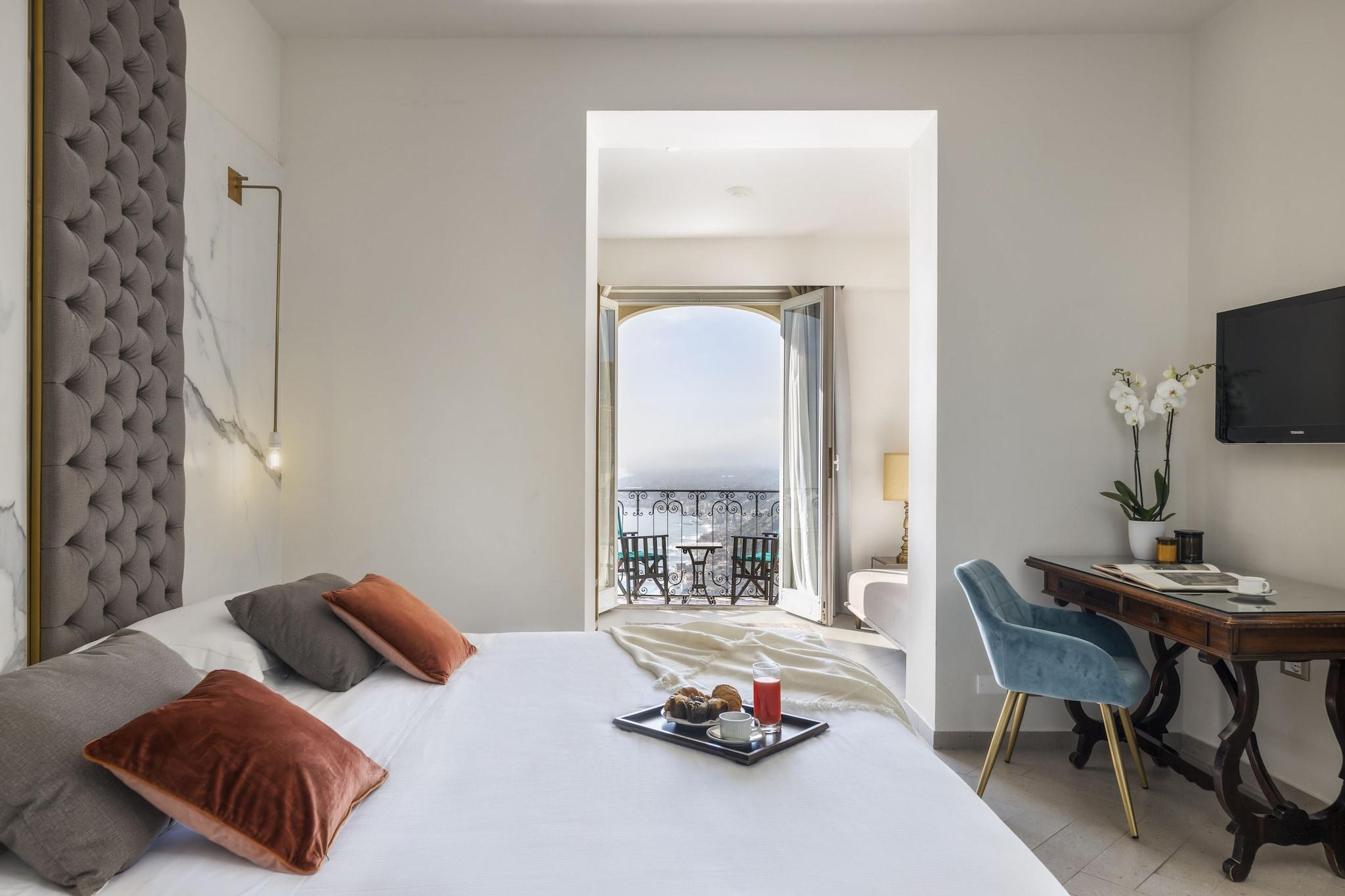 Junior Suite Queen Size Bed