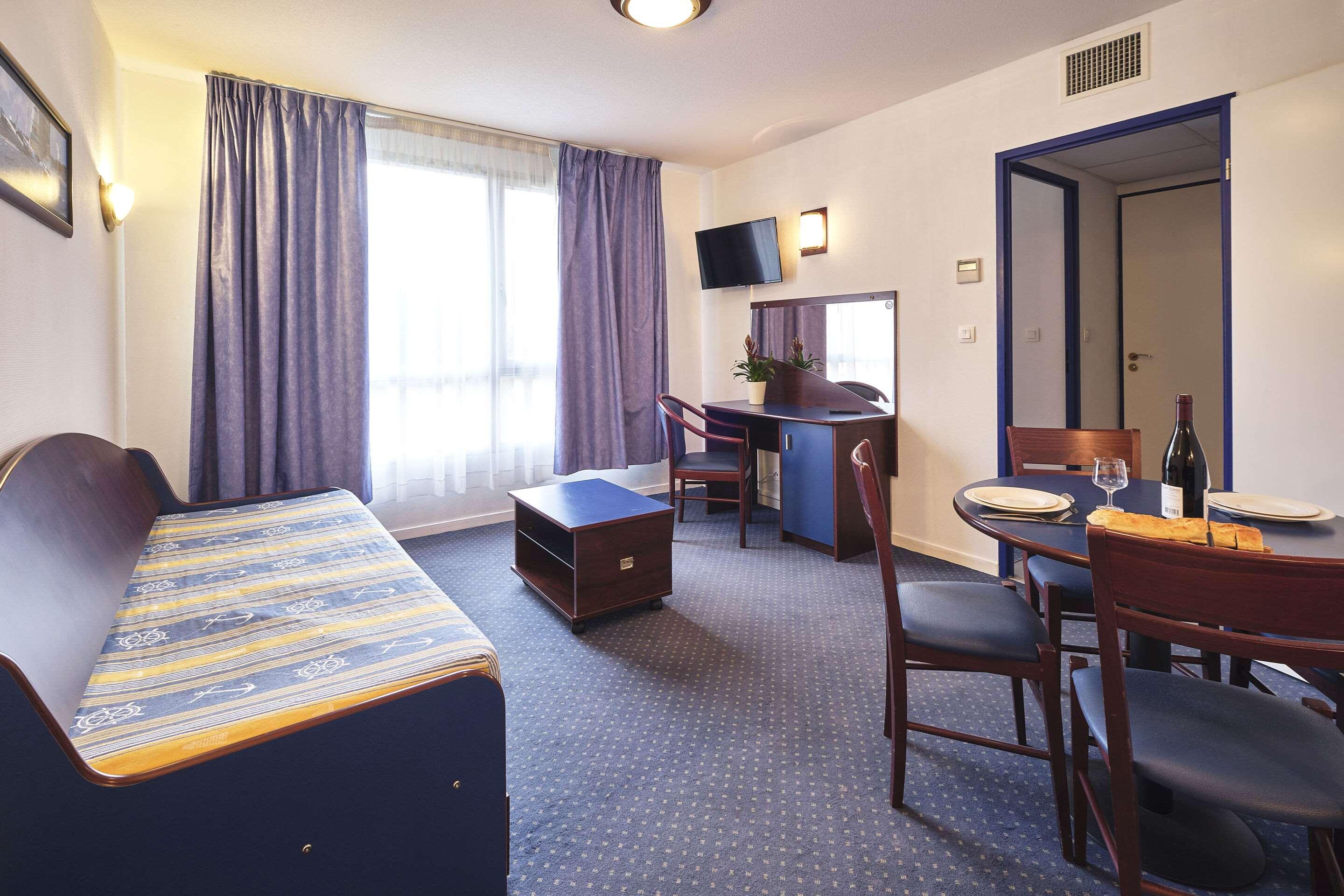 Apartment Queen Size Bed