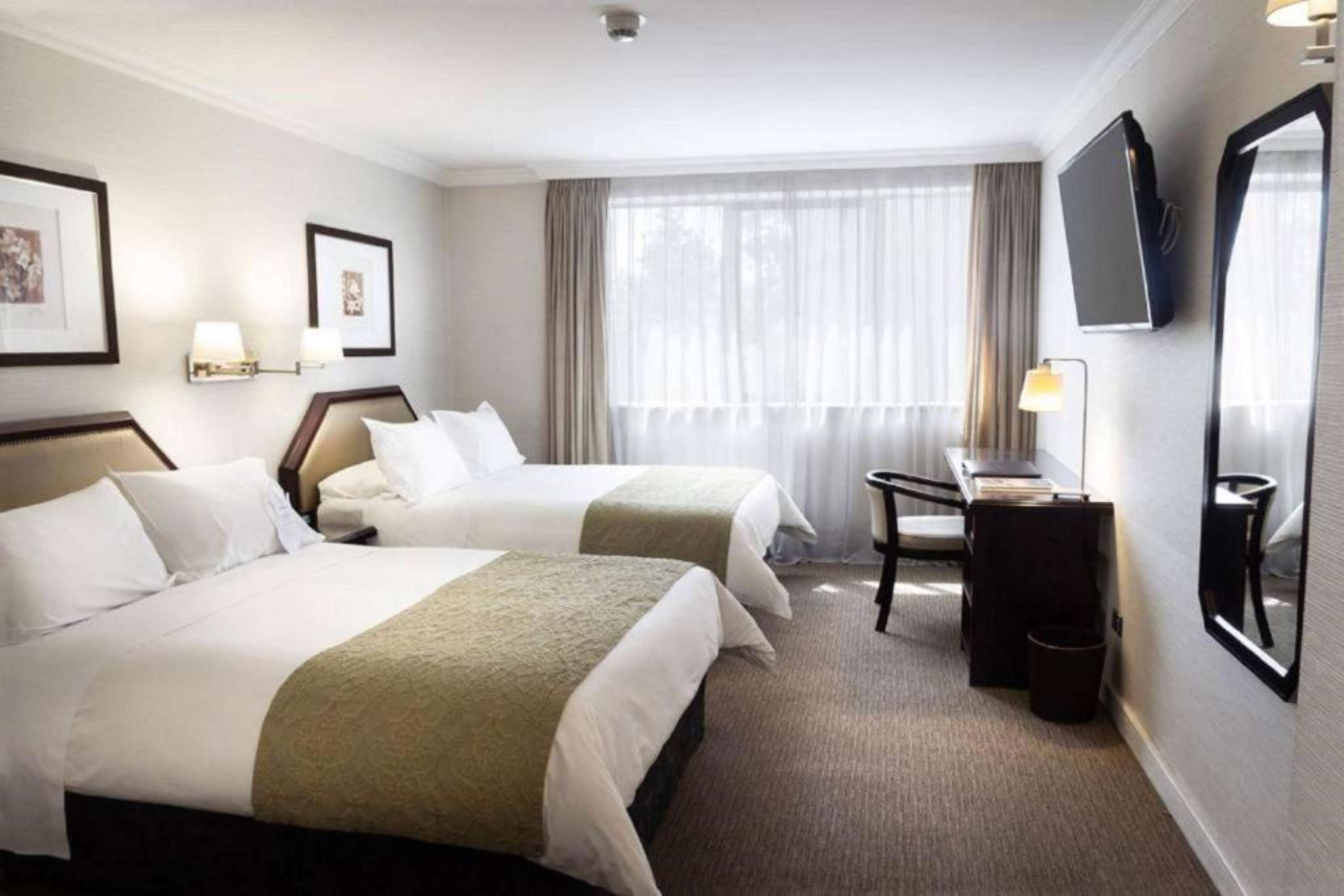 Room Connecting Room