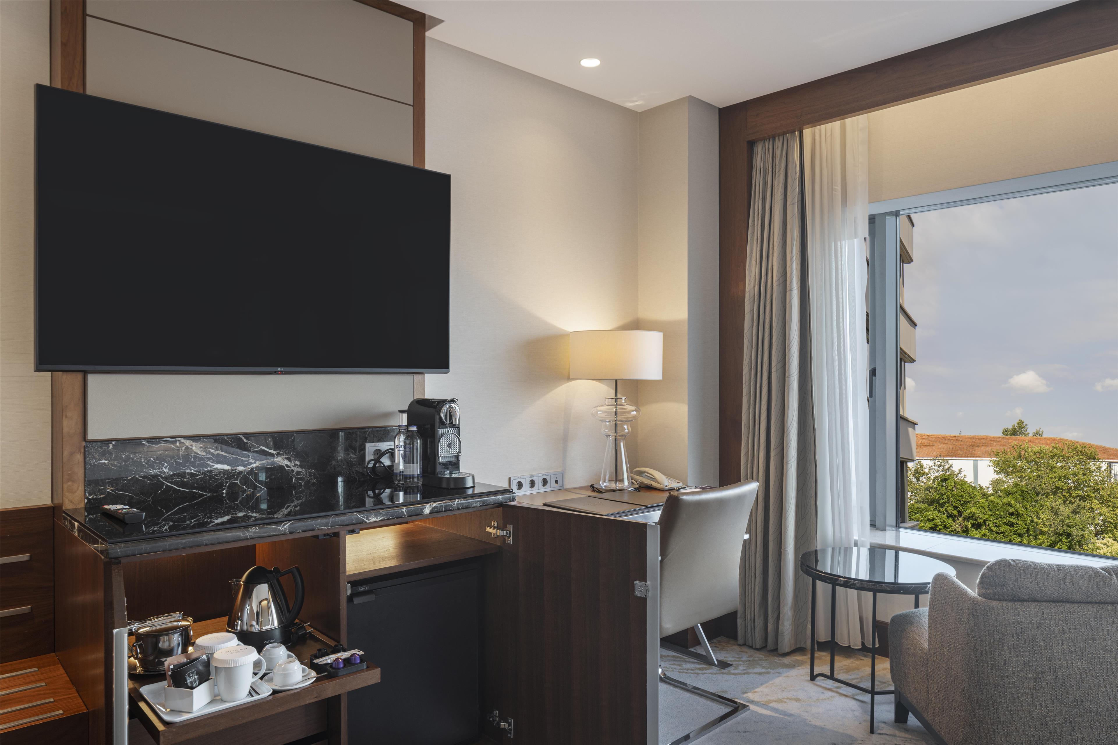 Double Deluxe King Bed