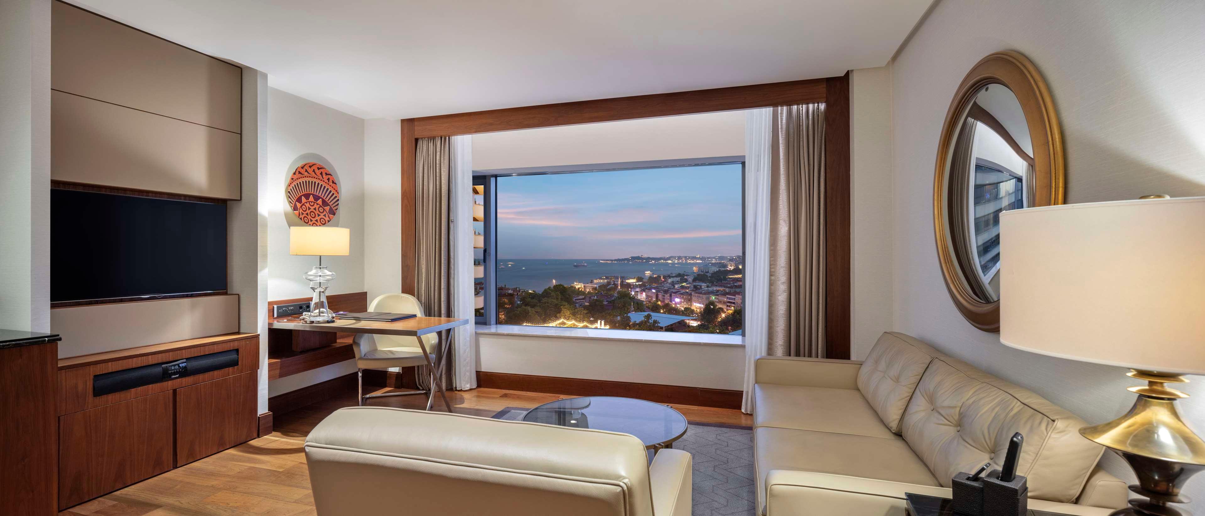 Suite with Kitchenette