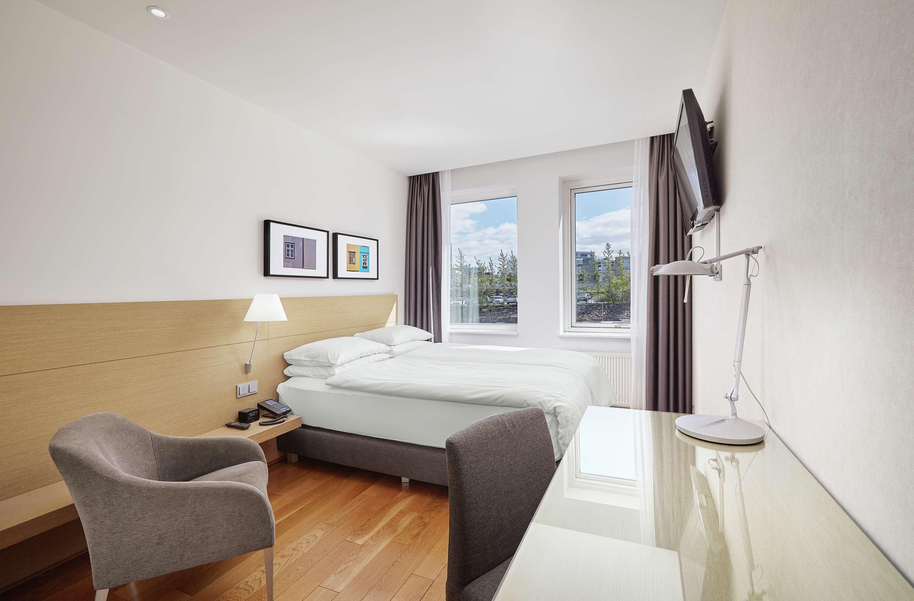 Double Guest Room Queen Bed