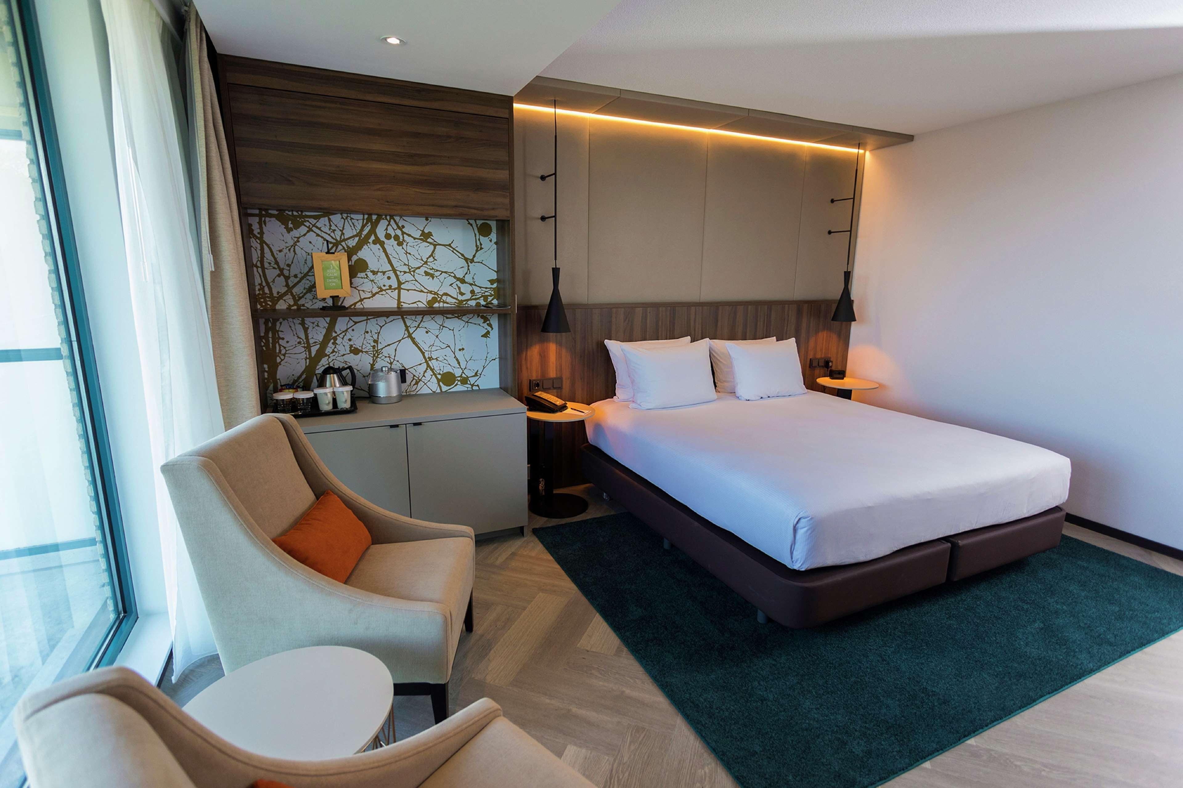 Double Deluxe King Bed