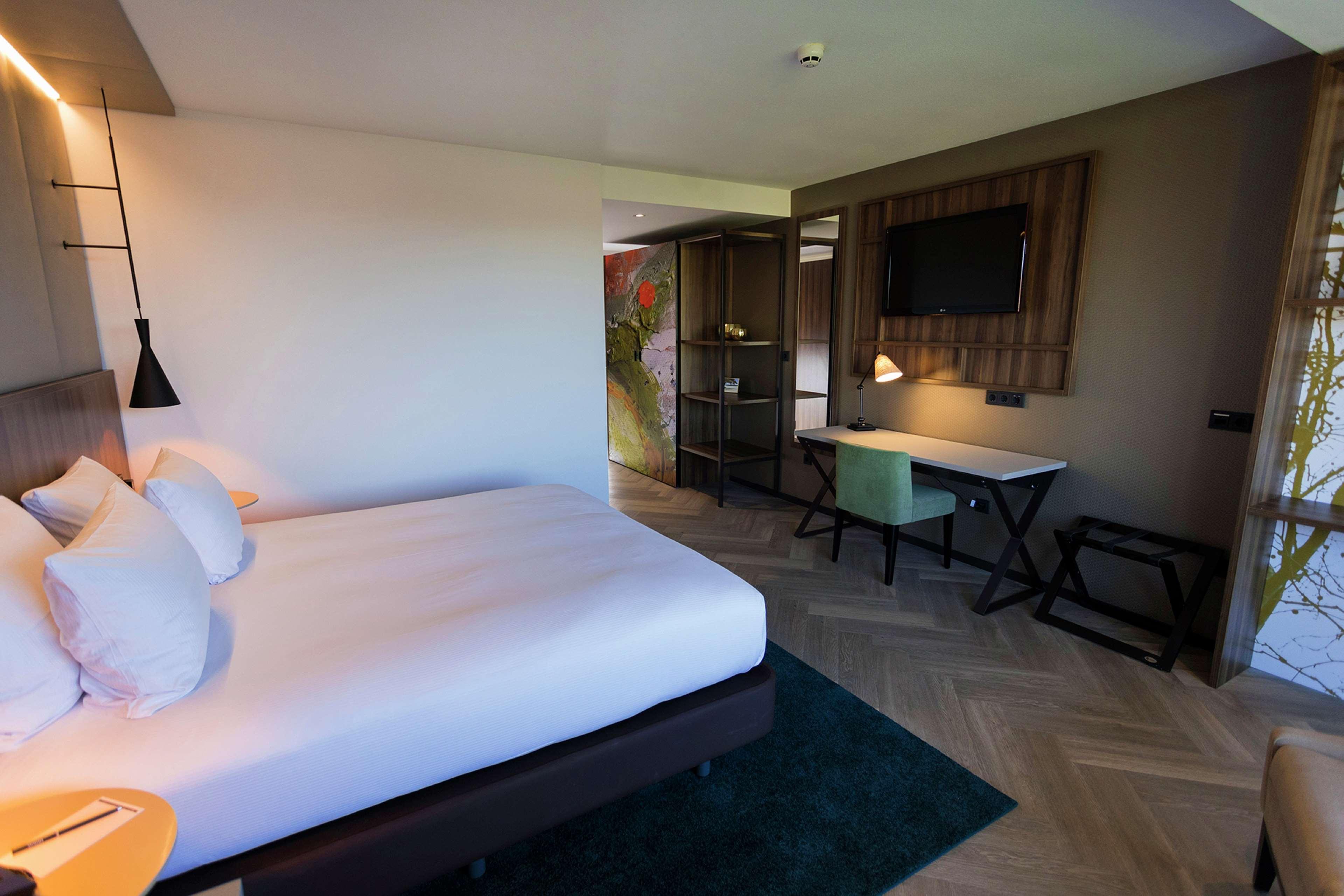 Double Guest Room King Bed