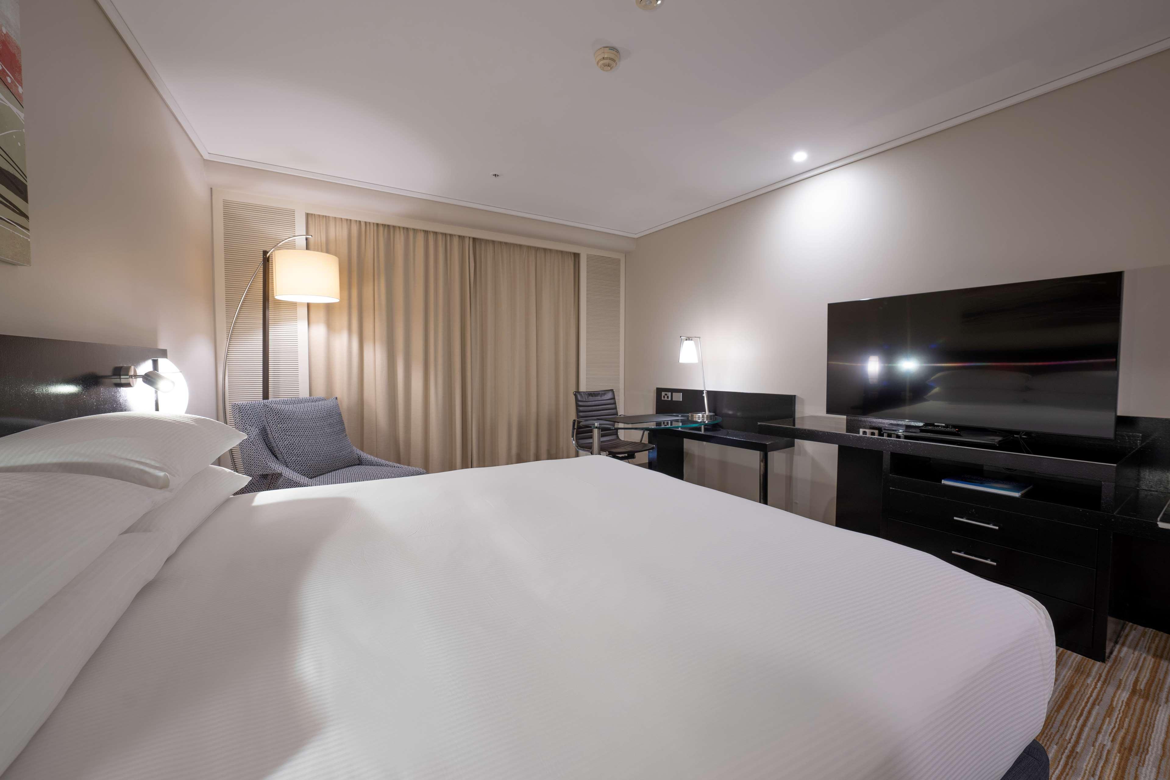 Double Guest Room King Bed