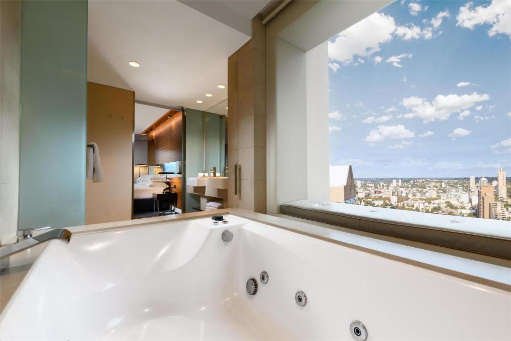 Suite City View