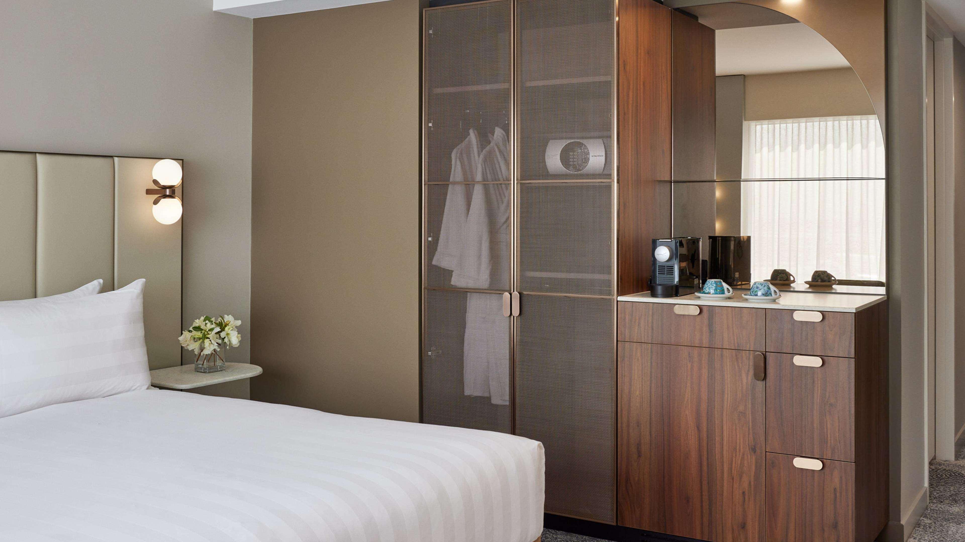 Double Deluxe King Bed