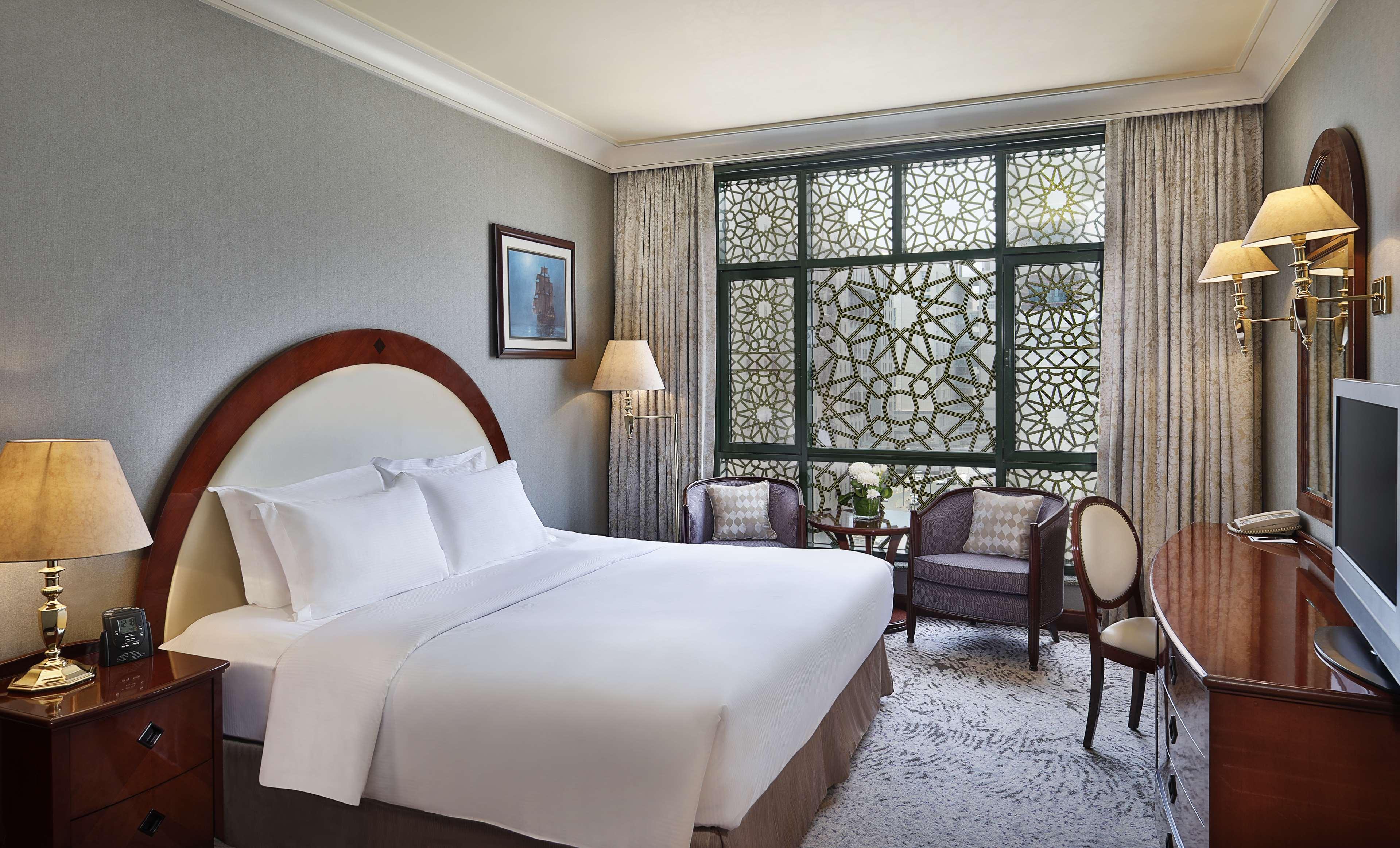 Double Deluxe City View King Bed