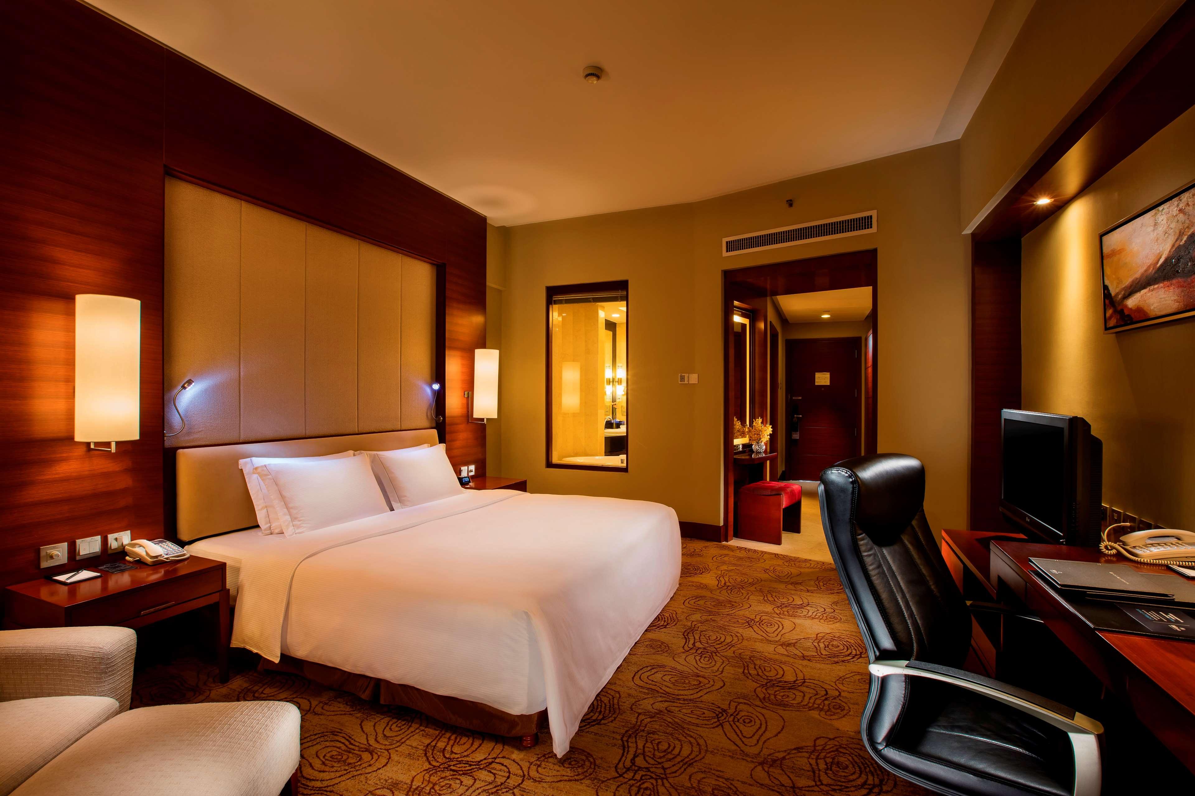 Double Deluxe King Bed