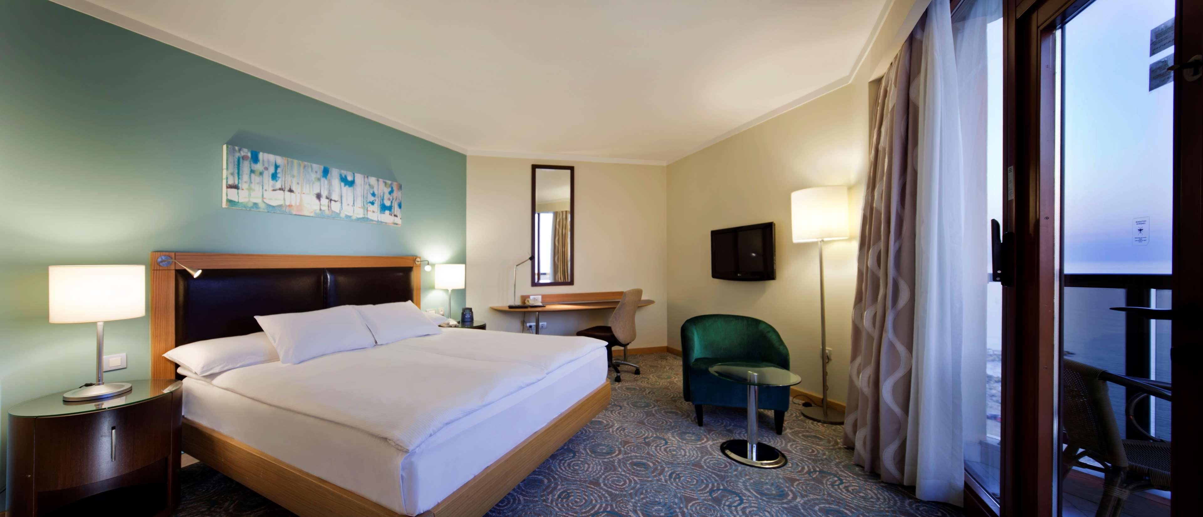 Double Executive King Bed