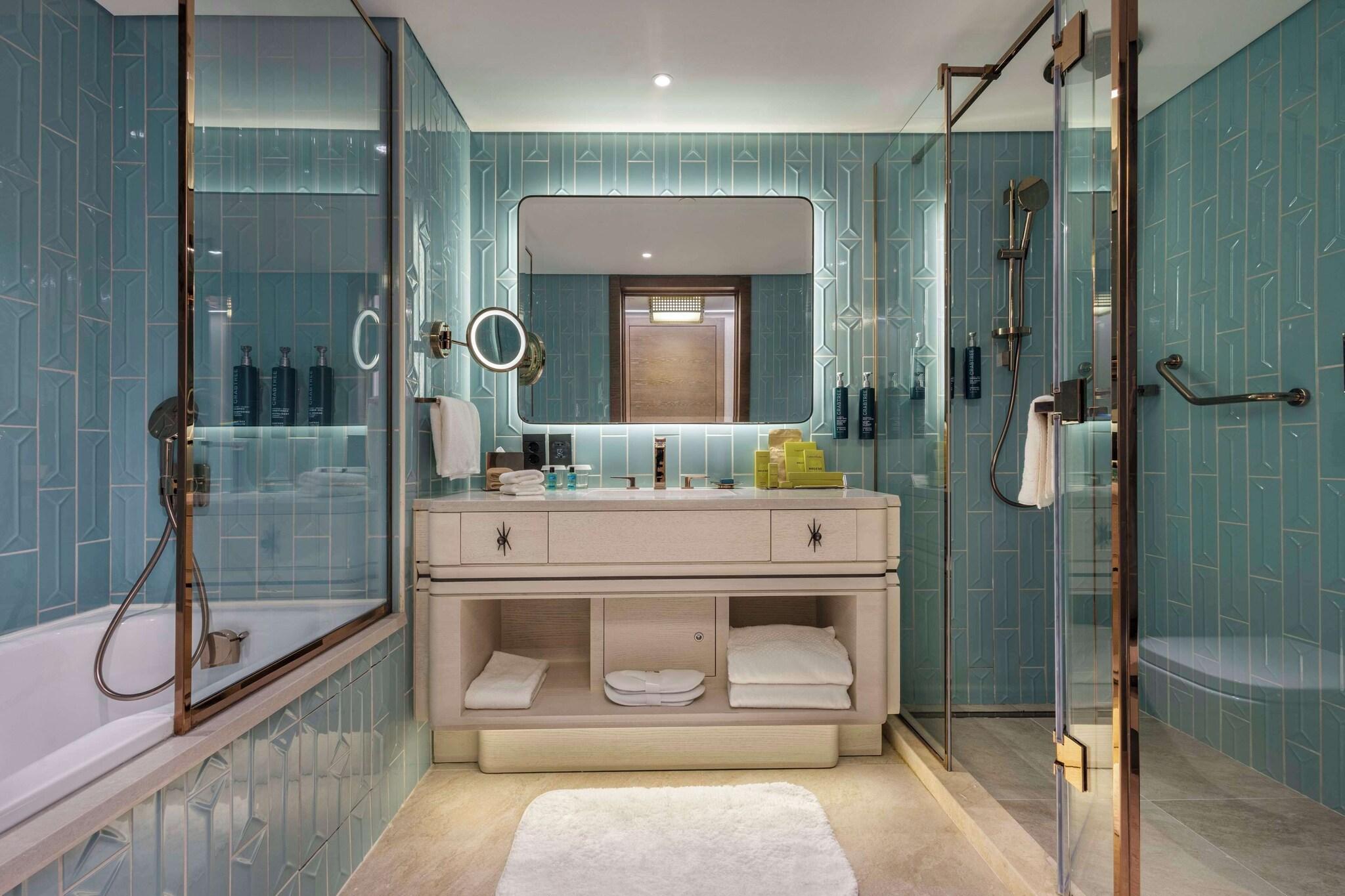 Suite with Kitchenette