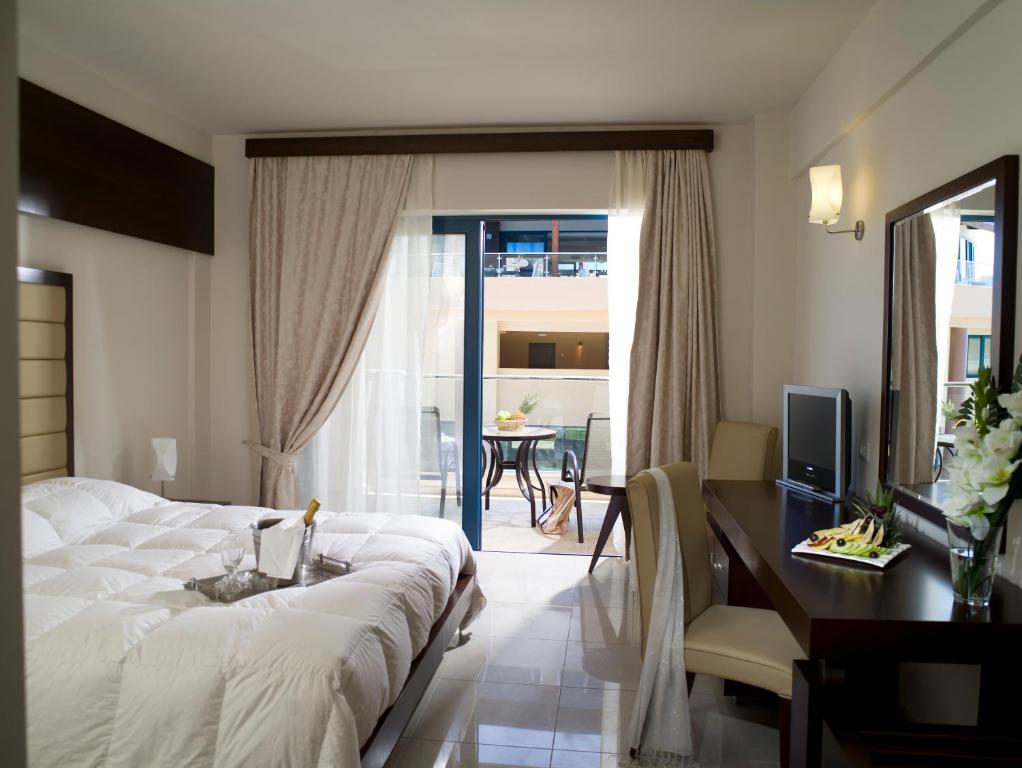 Double or Twin Sea View with Private Pool