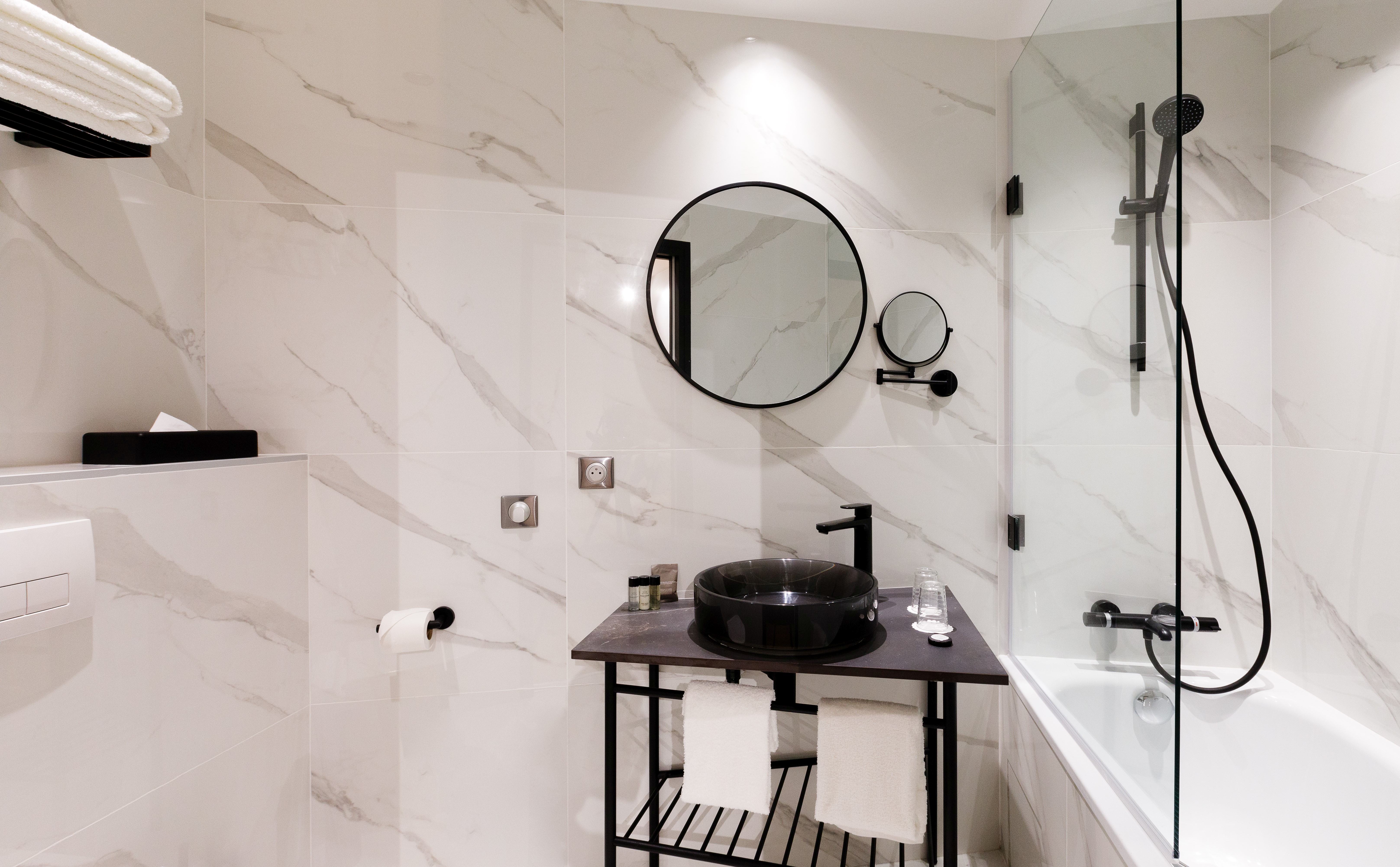 Double Deluxe One Bed