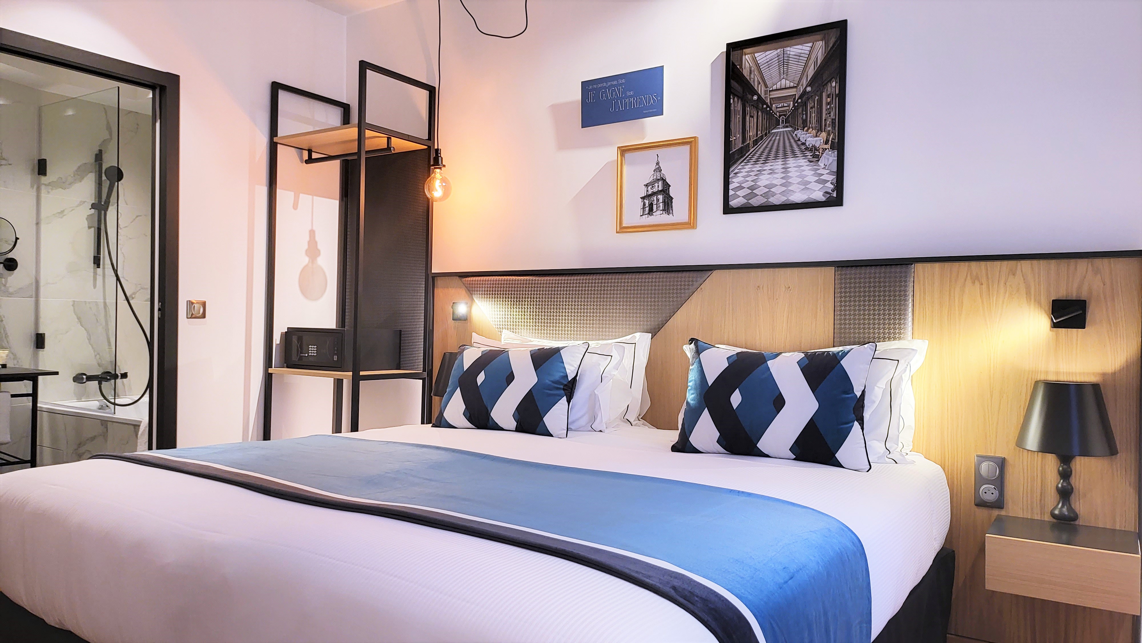 Double Deluxe One Bed